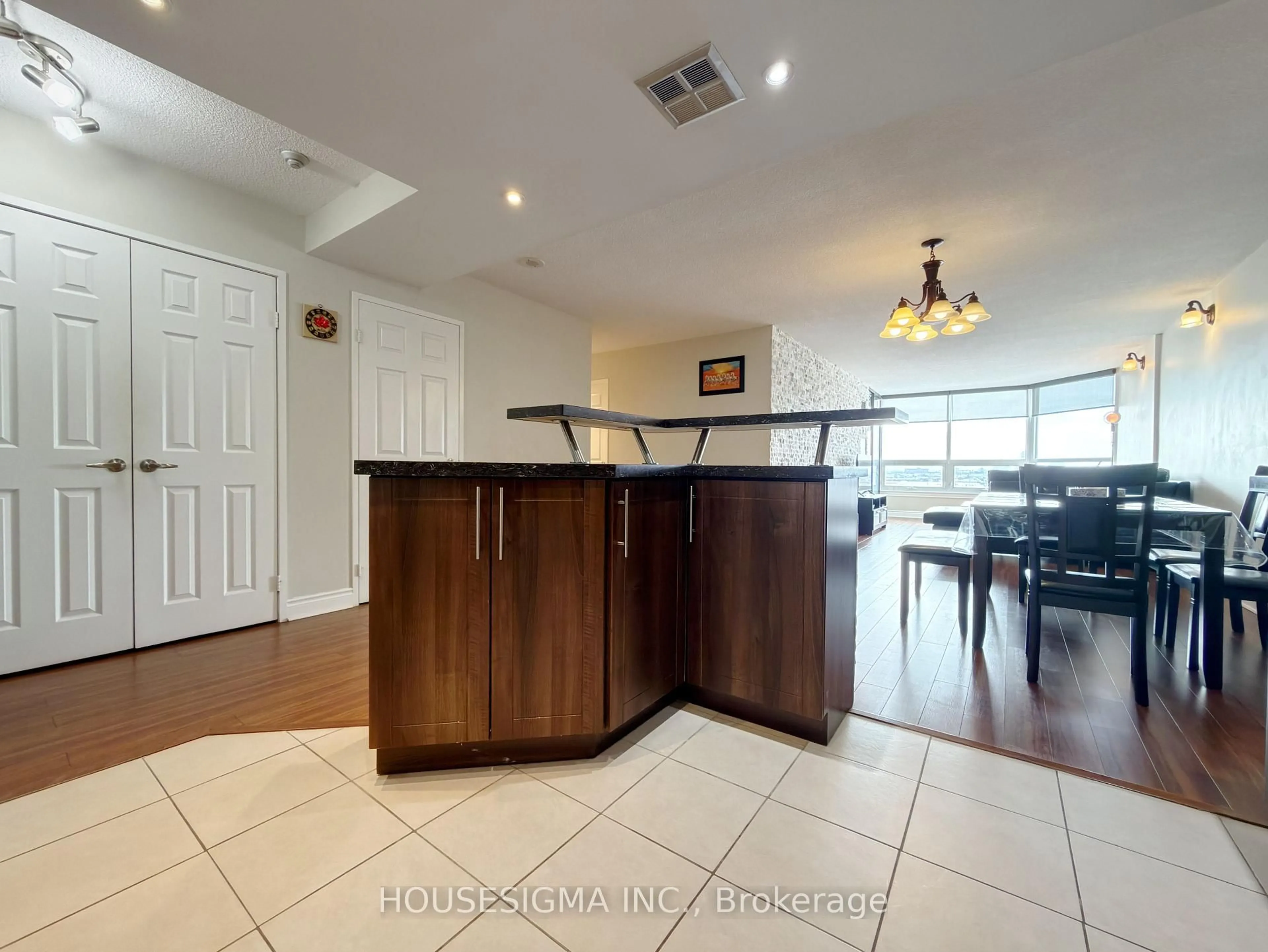 Unknown for 8 Lisa St #1103, Brampton Ontario L6T 4S6