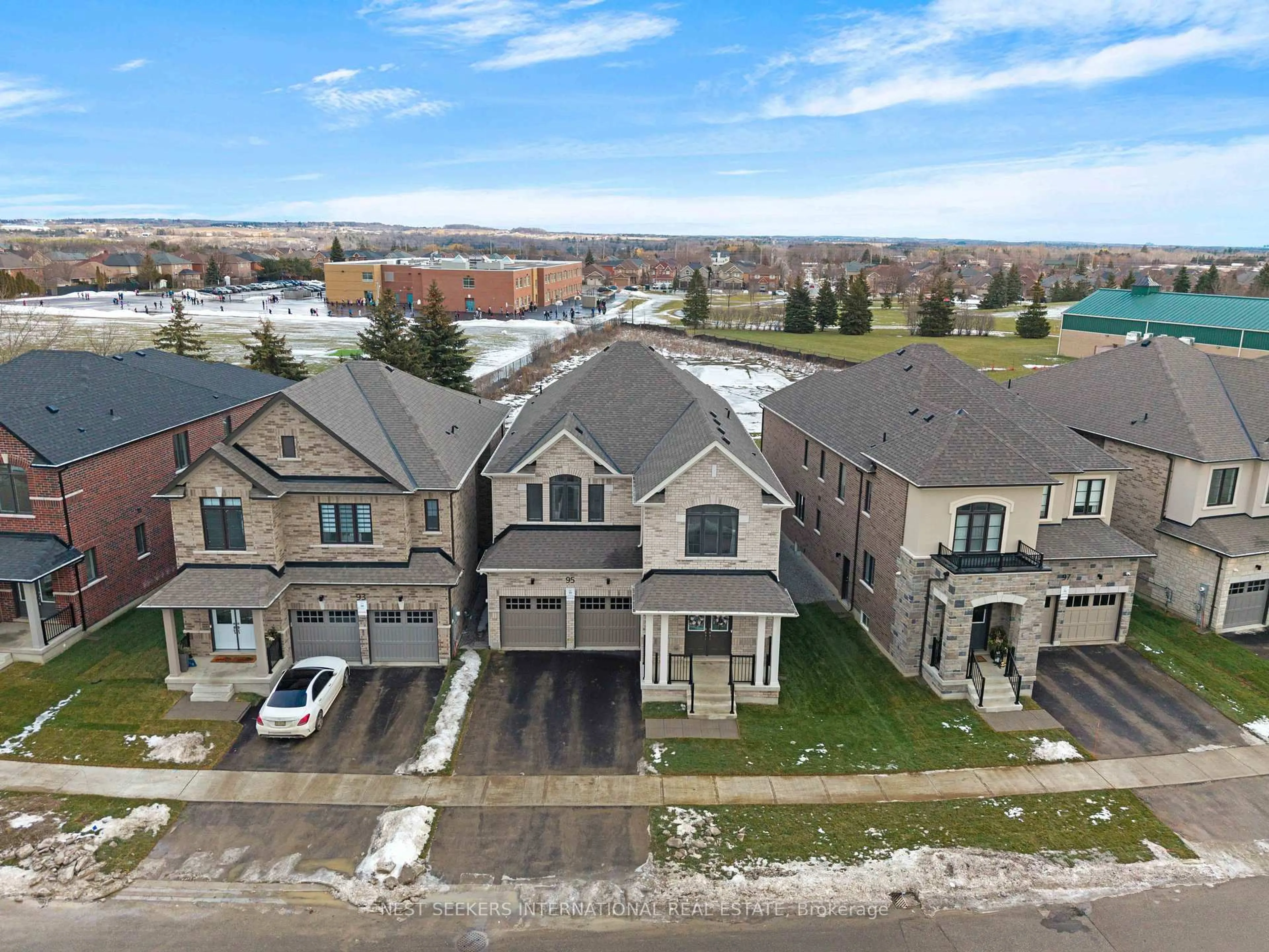 A pic from outside/outdoor area/front of a property/back of a property/a pic from drone, street for 95 Pembrook St, Caledon Ontario L7E 2K1