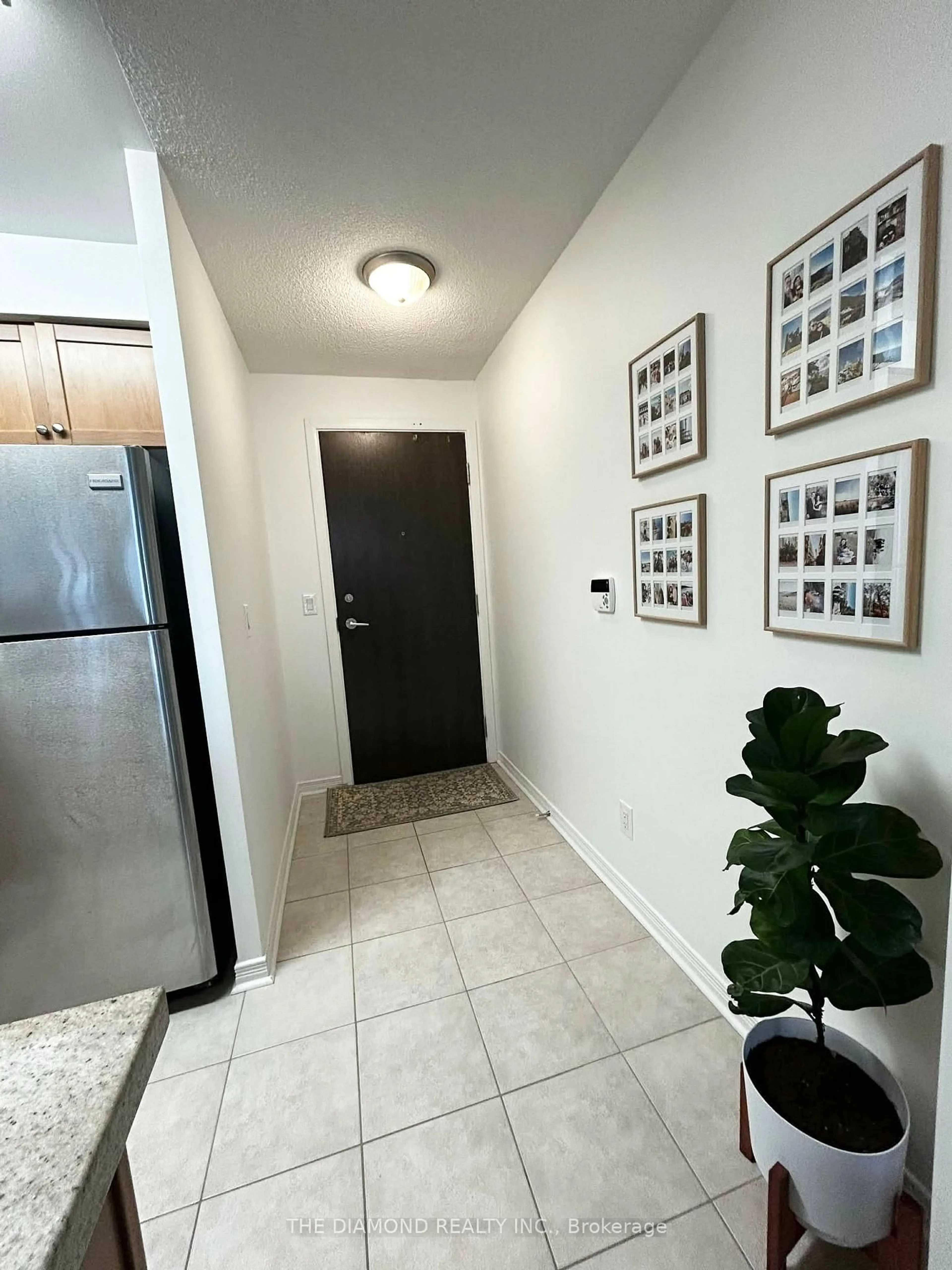 Indoor entryway for 3 Michael Power Pl #2501, Toronto Ontario M9A 0A2