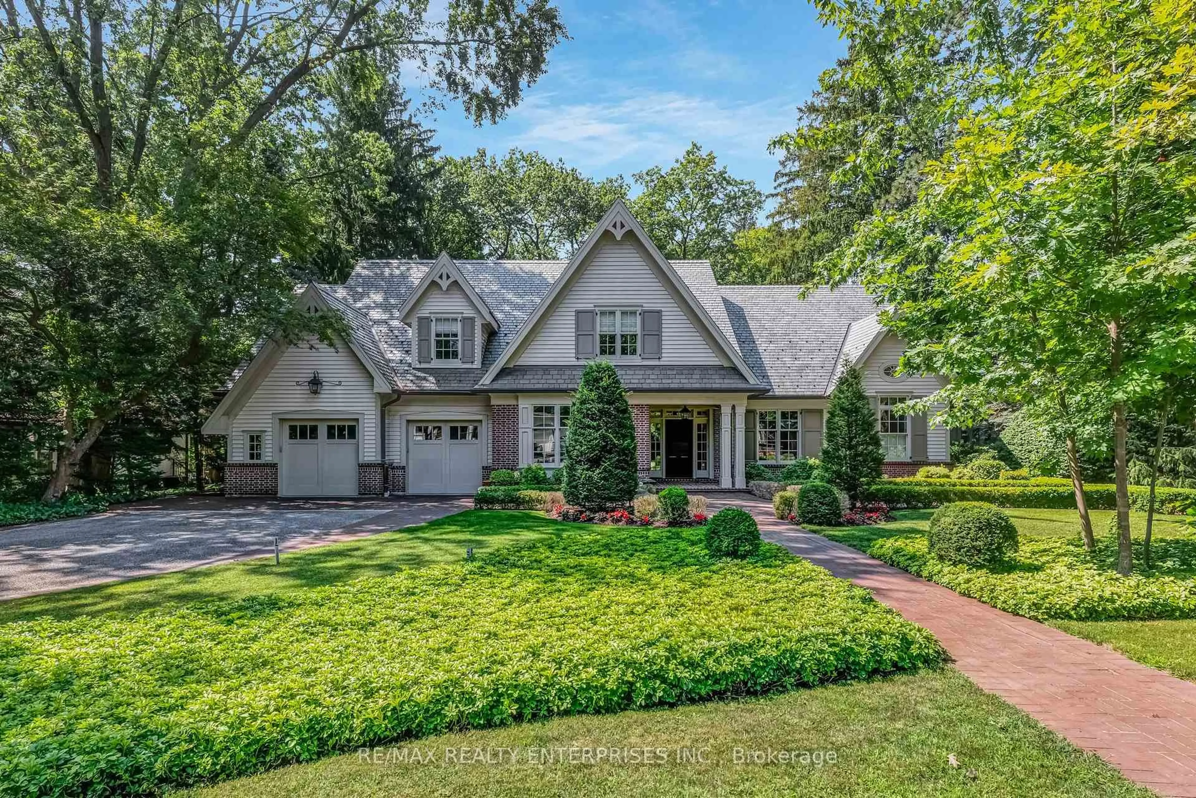 Home with brick exterior material, street for 190 Donnelly Dr, Mississauga Ontario L5G 2M4