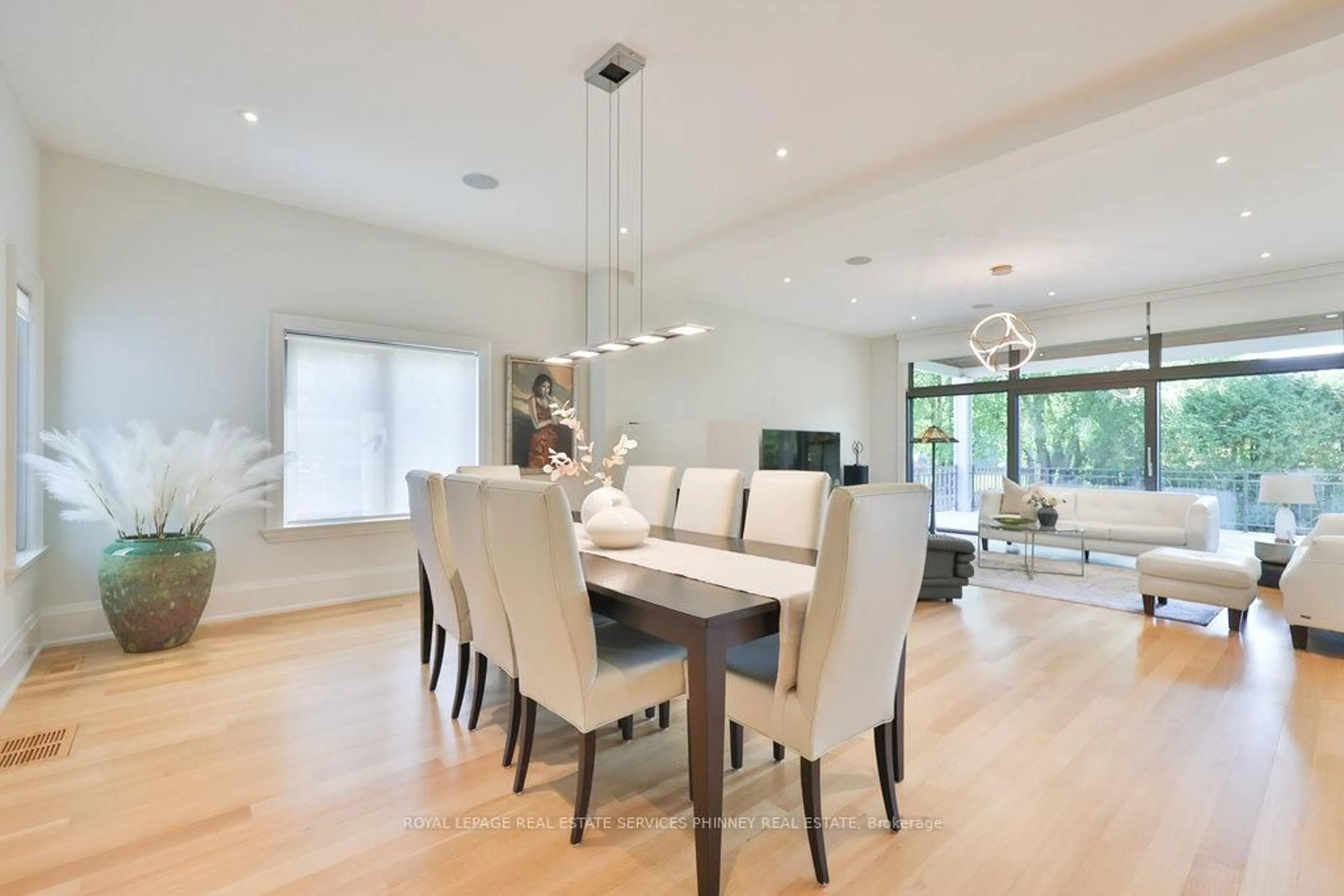 Dining room, wood/laminate floor for 1456 Applewood Rd, Mississauga Ontario L5E 2M1