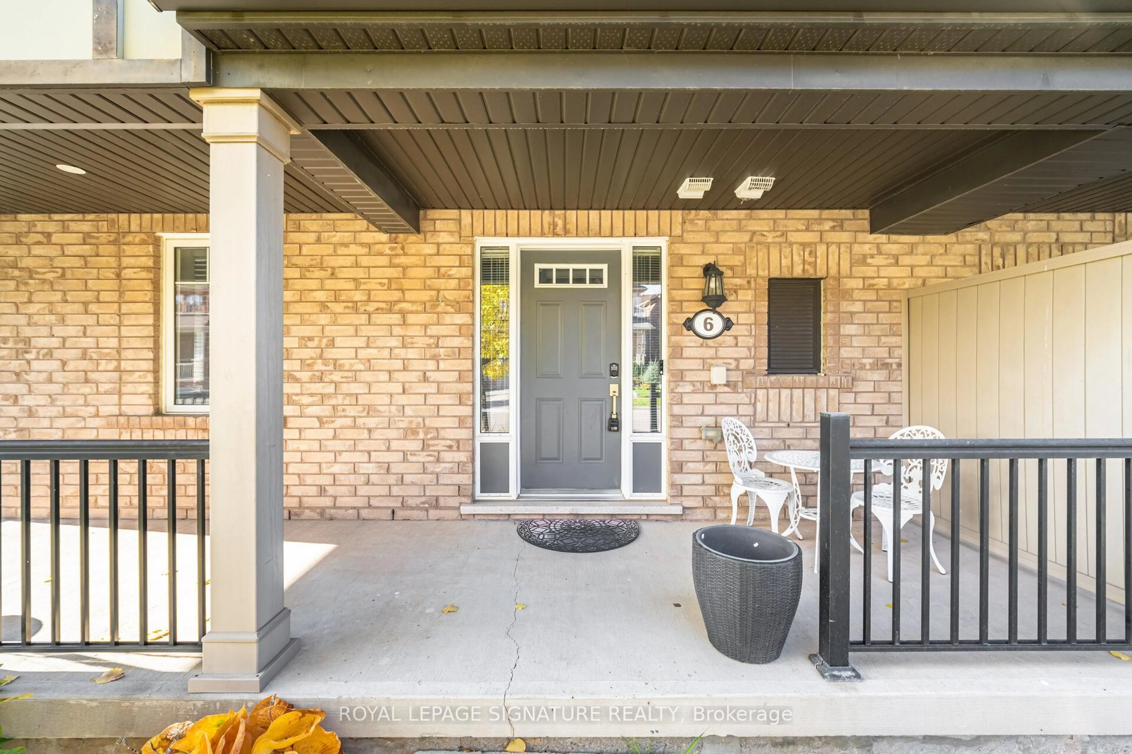 Indoor entryway for 6 Baby Pointe Tr, Brampton Ontario L7A 0W1