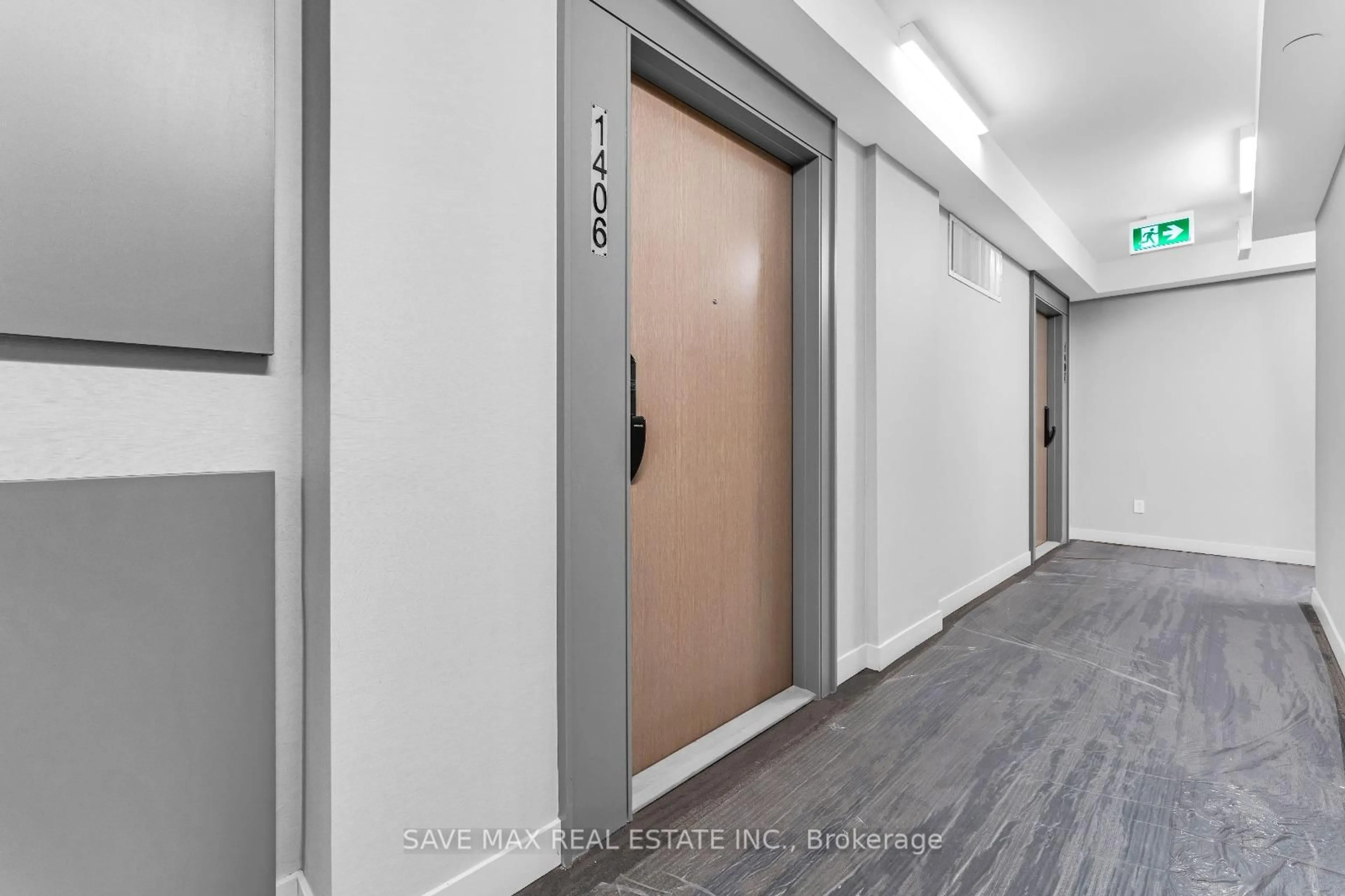 Indoor foyer for 370 Martha St #1406, Burlington Ontario L7R 0G9