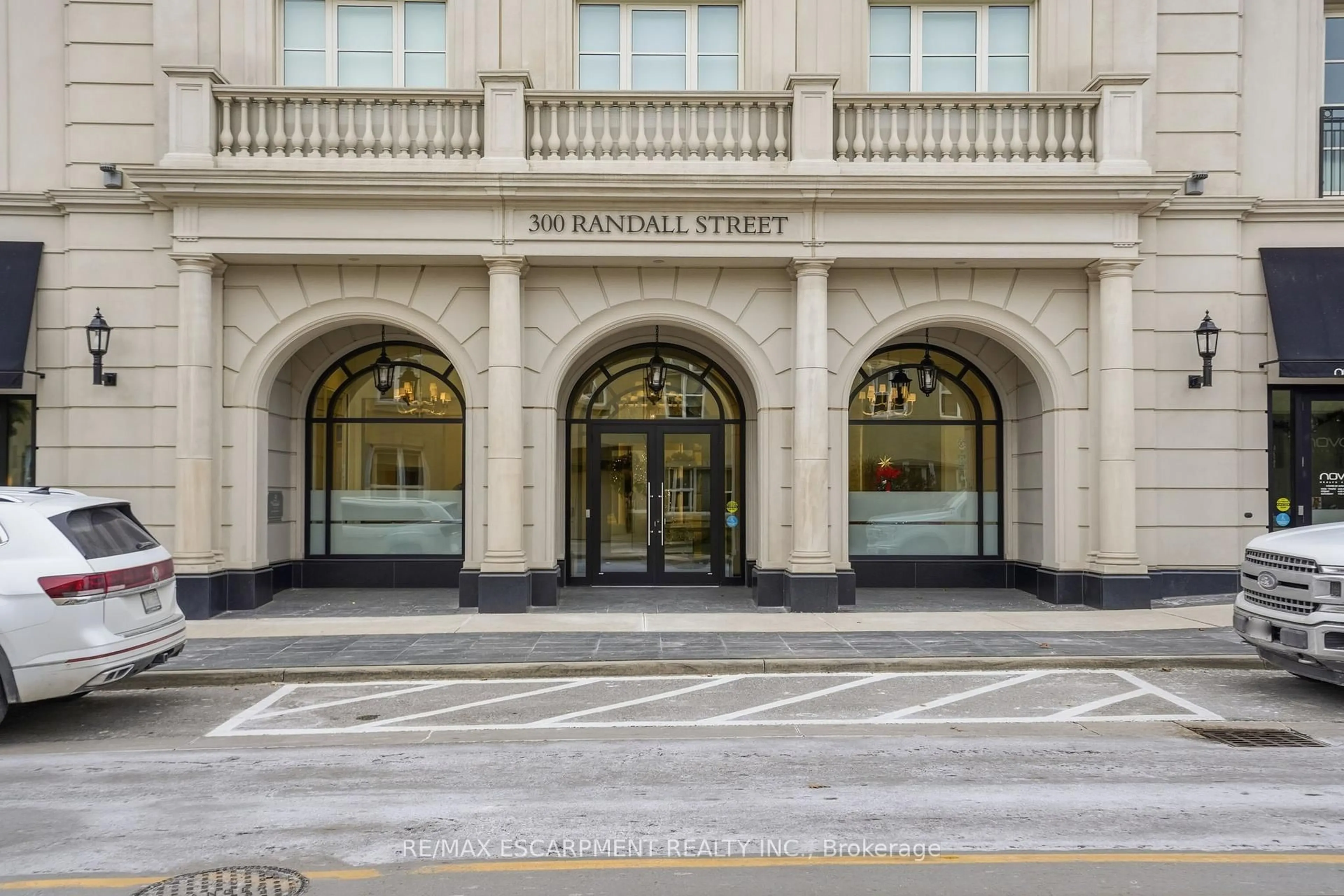 Indoor foyer for 300 Randall St #312, Oakville Ontario L6J 0G2