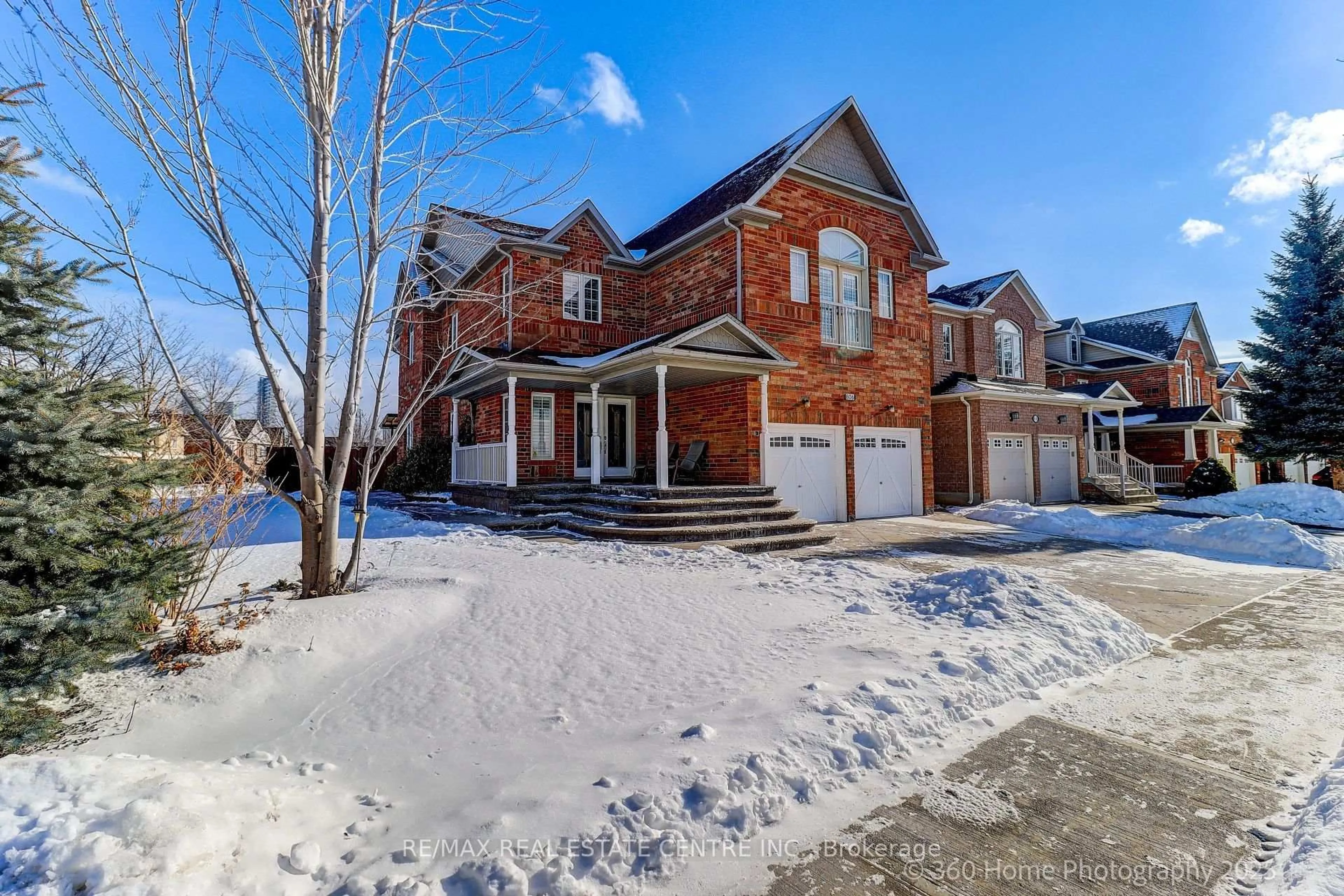 Home with brick exterior material, street for 806 White Clover Way, Mississauga Ontario L5V 3C5