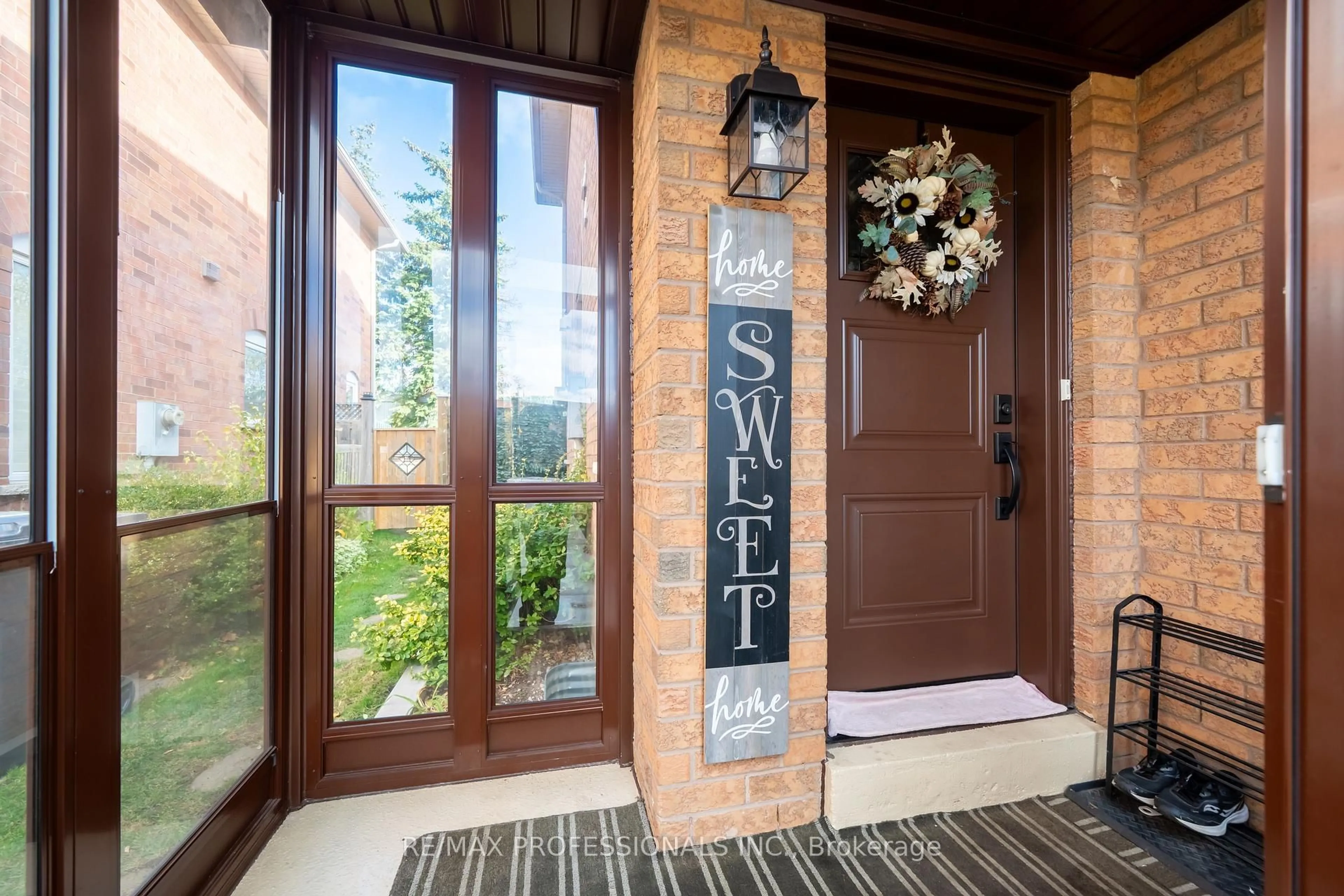 Indoor entryway for 99 Desert Sand Dr, Brampton Ontario L6R 1V7