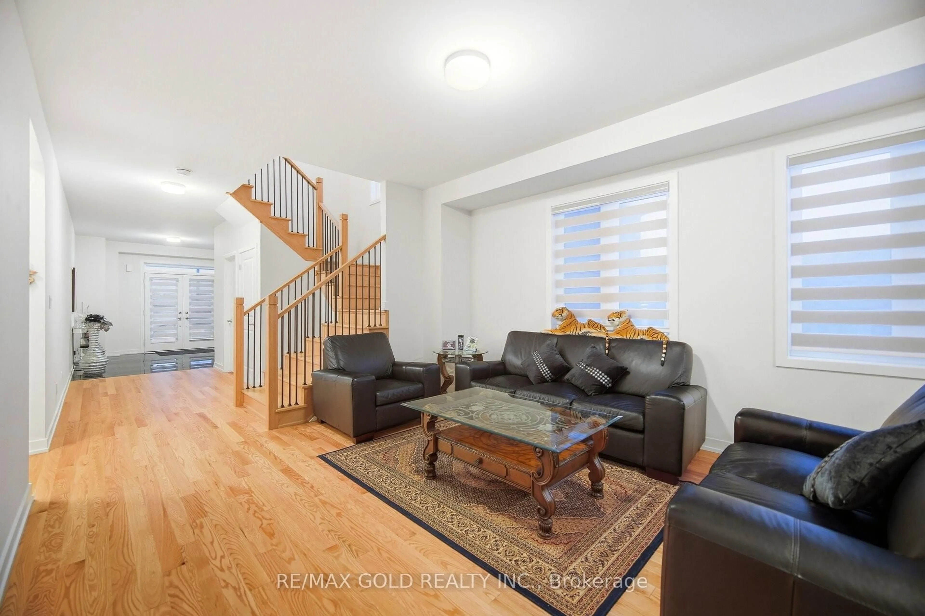 Living room with furniture, wood/laminate floor for 40 Aveena Rd, Brampton Ontario L6P 0Z5