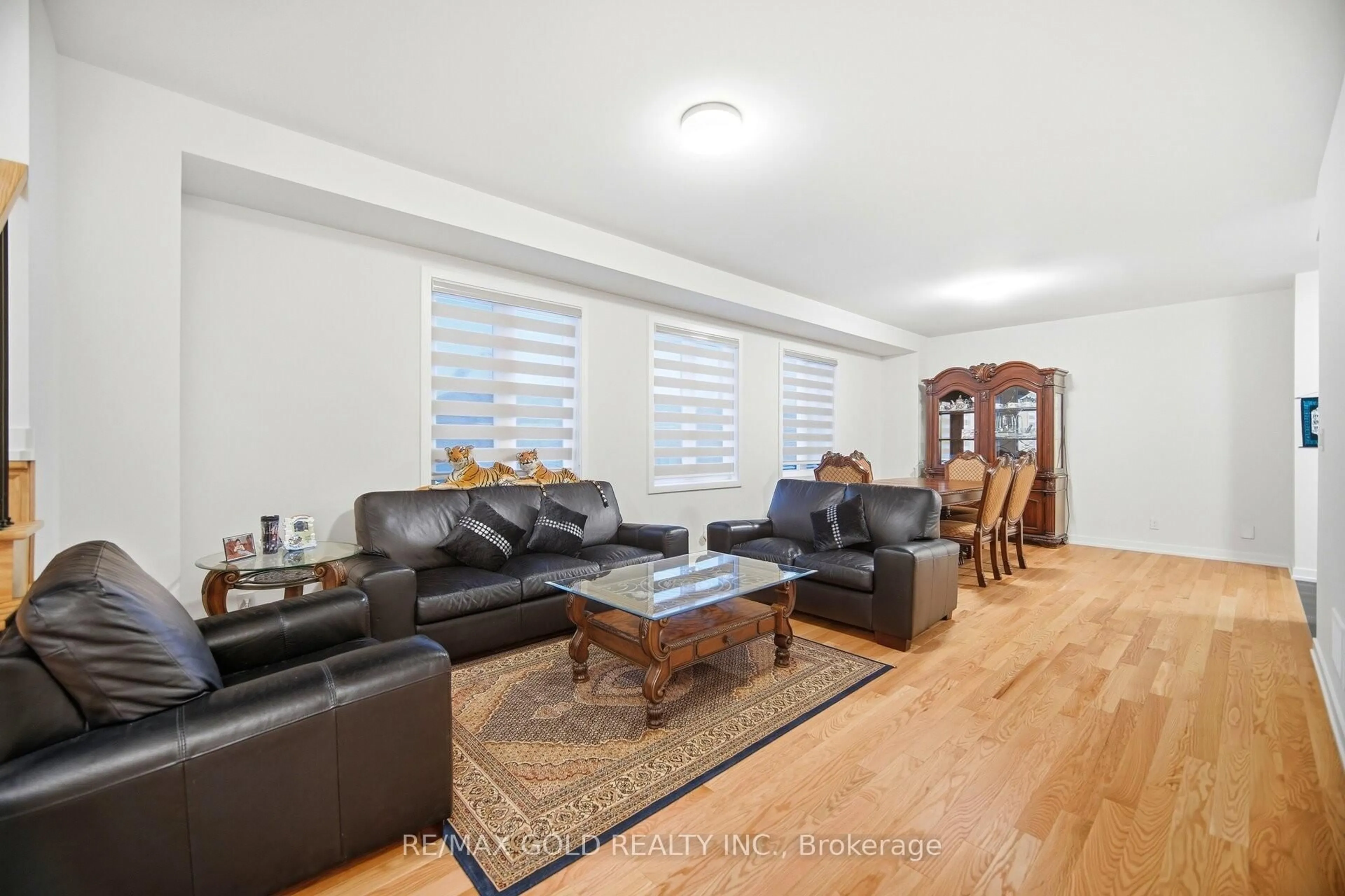 Living room with furniture, wood/laminate floor for 40 Aveena Rd, Brampton Ontario L6P 0Z5