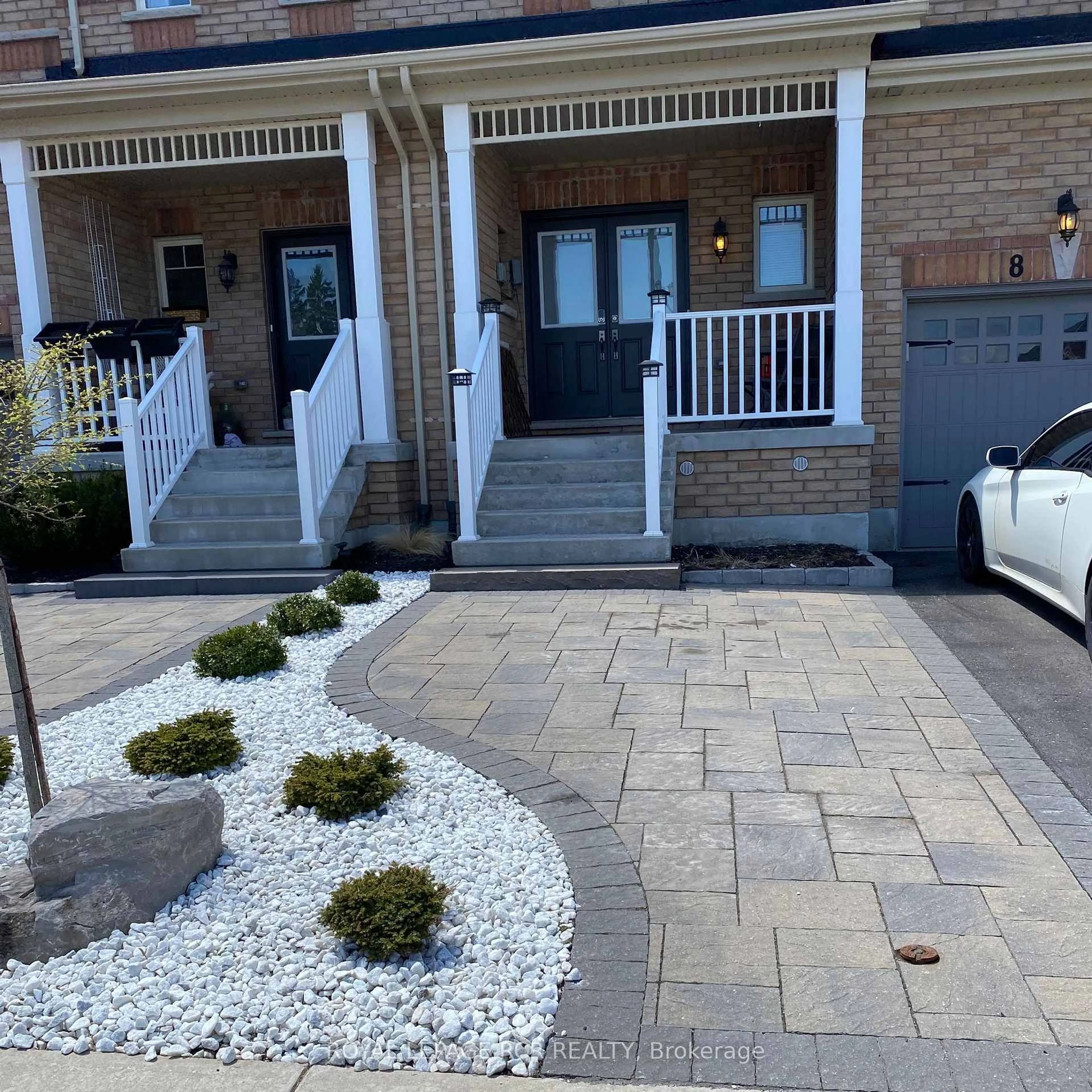 Home with brick exterior material, street for 8 Mcelroy Crt, Caledon Ontario L7C 3X2
