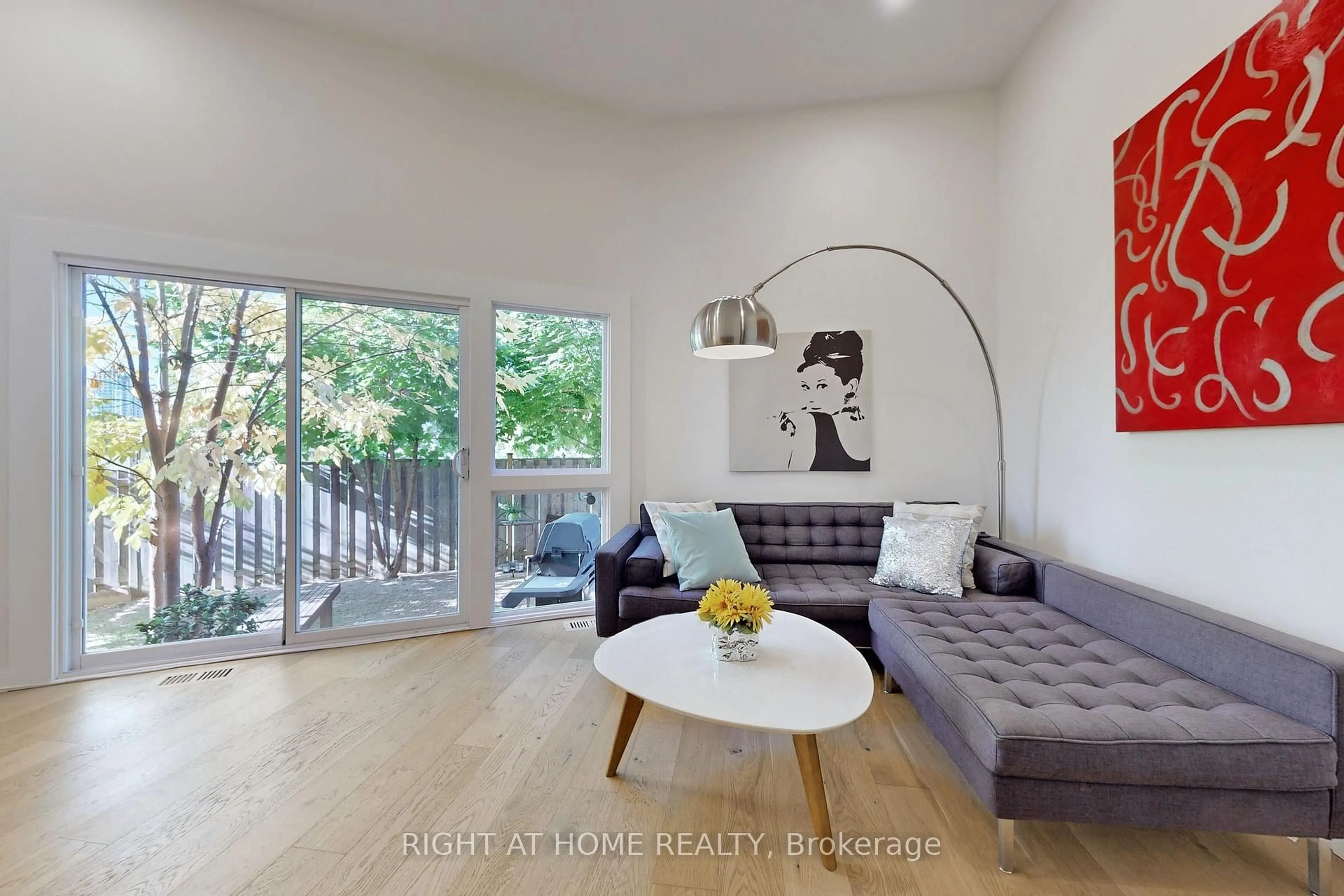 Living room with furniture, wood/laminate floor for 400 Bloor St #6, Mississauga Ontario L5A 3M8