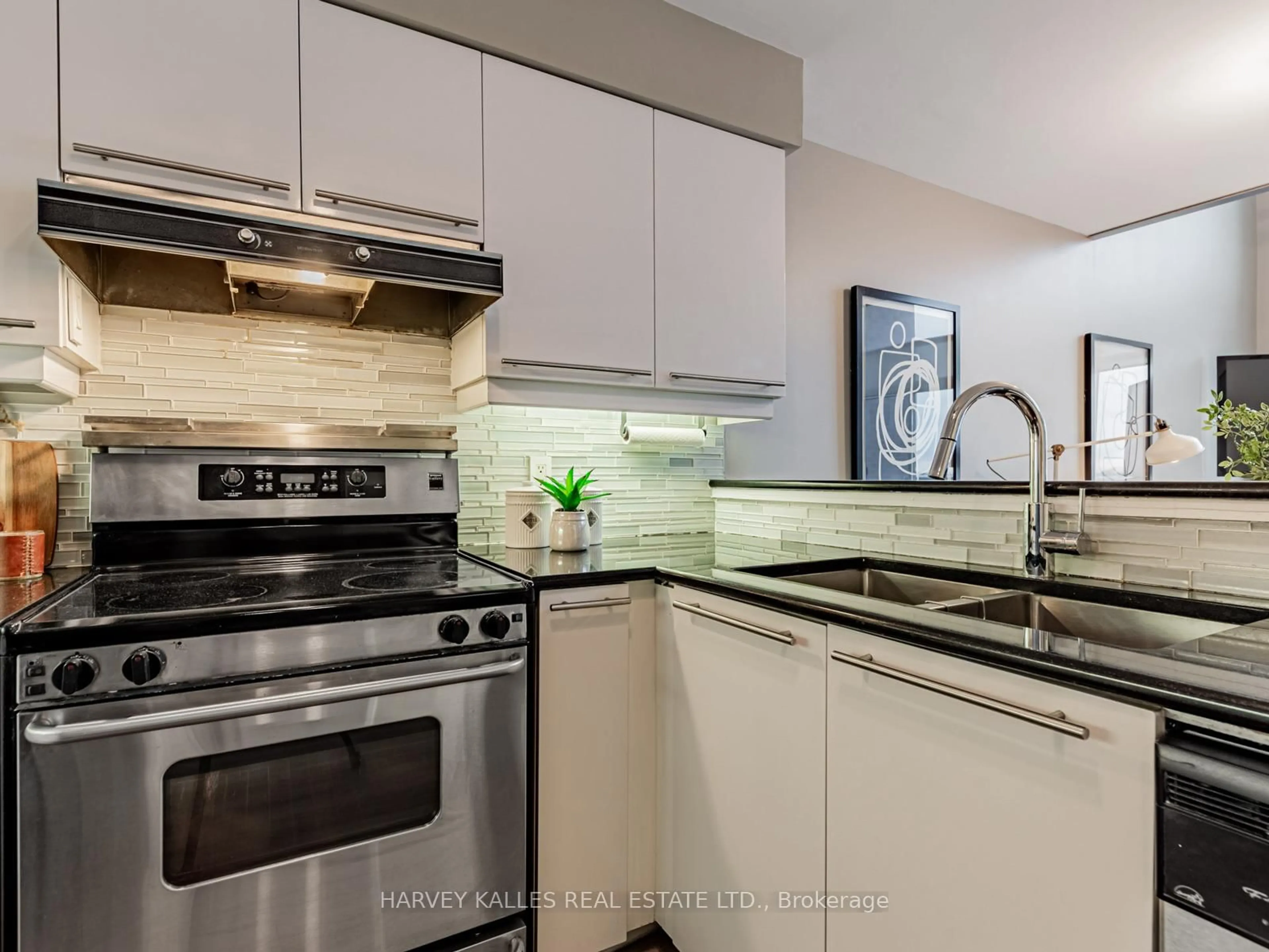 Unknown for 200 Manitoba St #406, Toronto Ontario M8Y 4G7