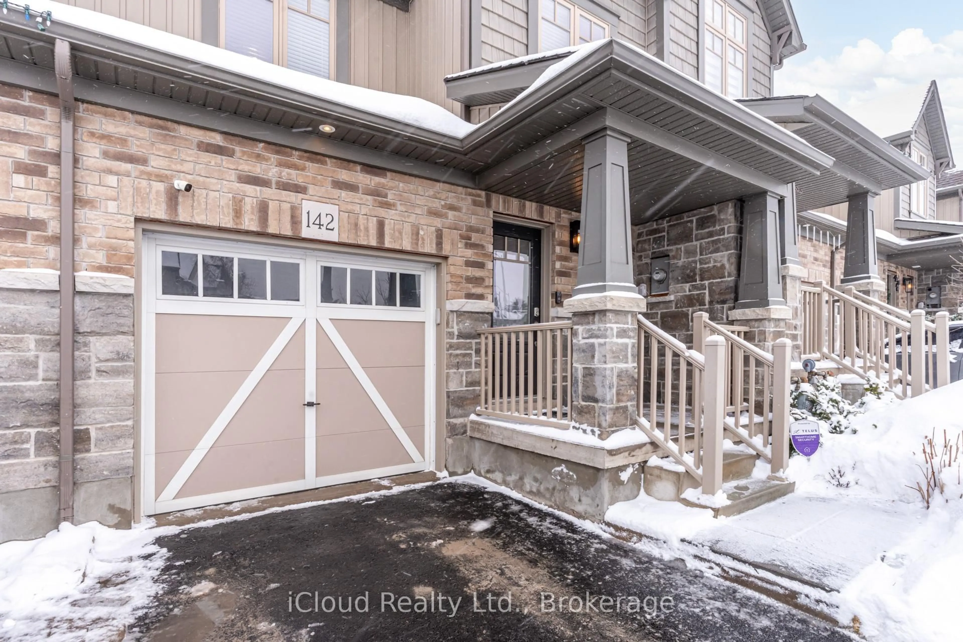 Indoor entryway for 142 Preston Dr, Orangeville Ontario L9W 0C9