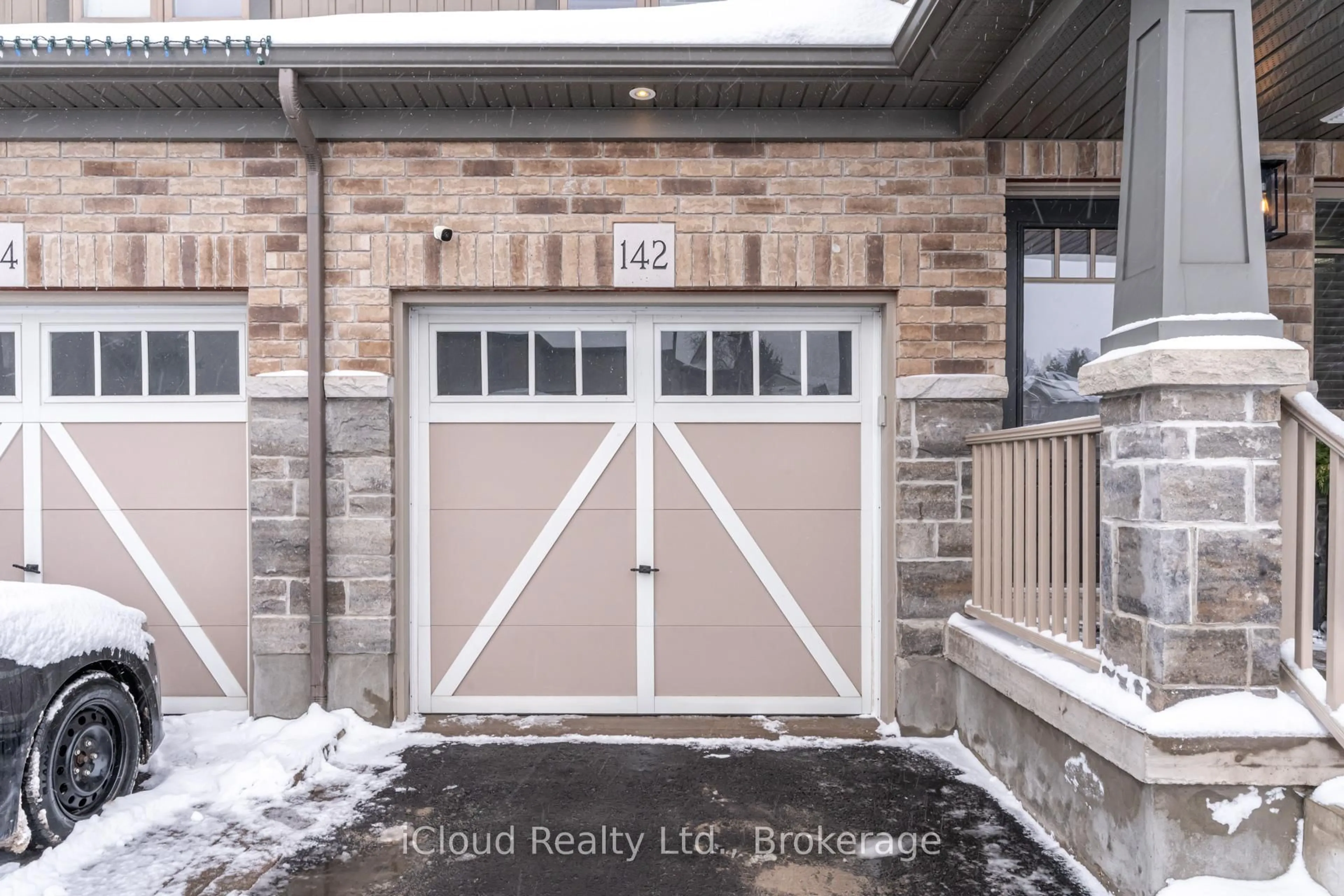 Indoor entryway for 142 Preston Dr, Orangeville Ontario L9W 0C9