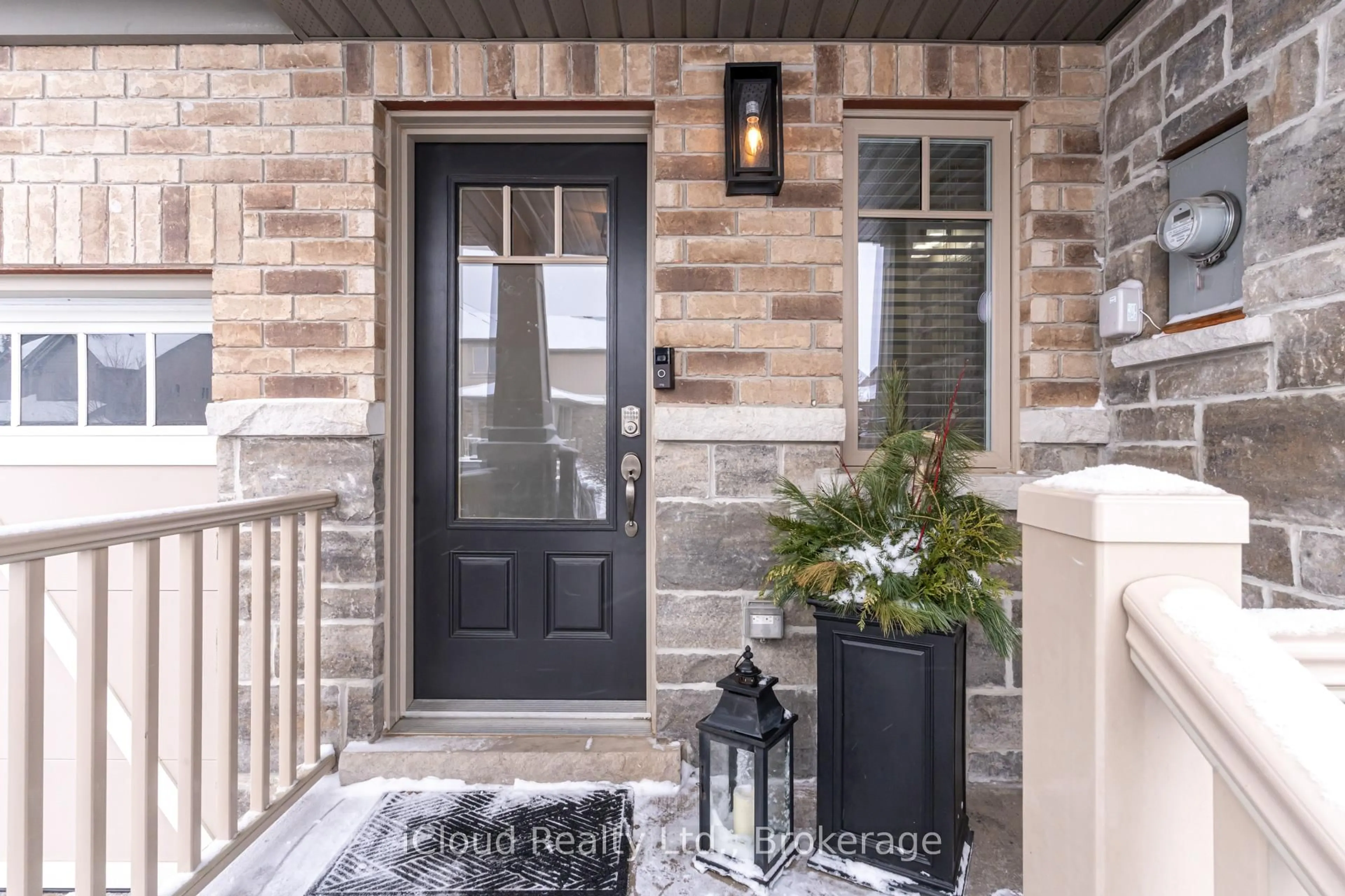 Indoor entryway for 142 Preston Dr, Orangeville Ontario L9W 0C9