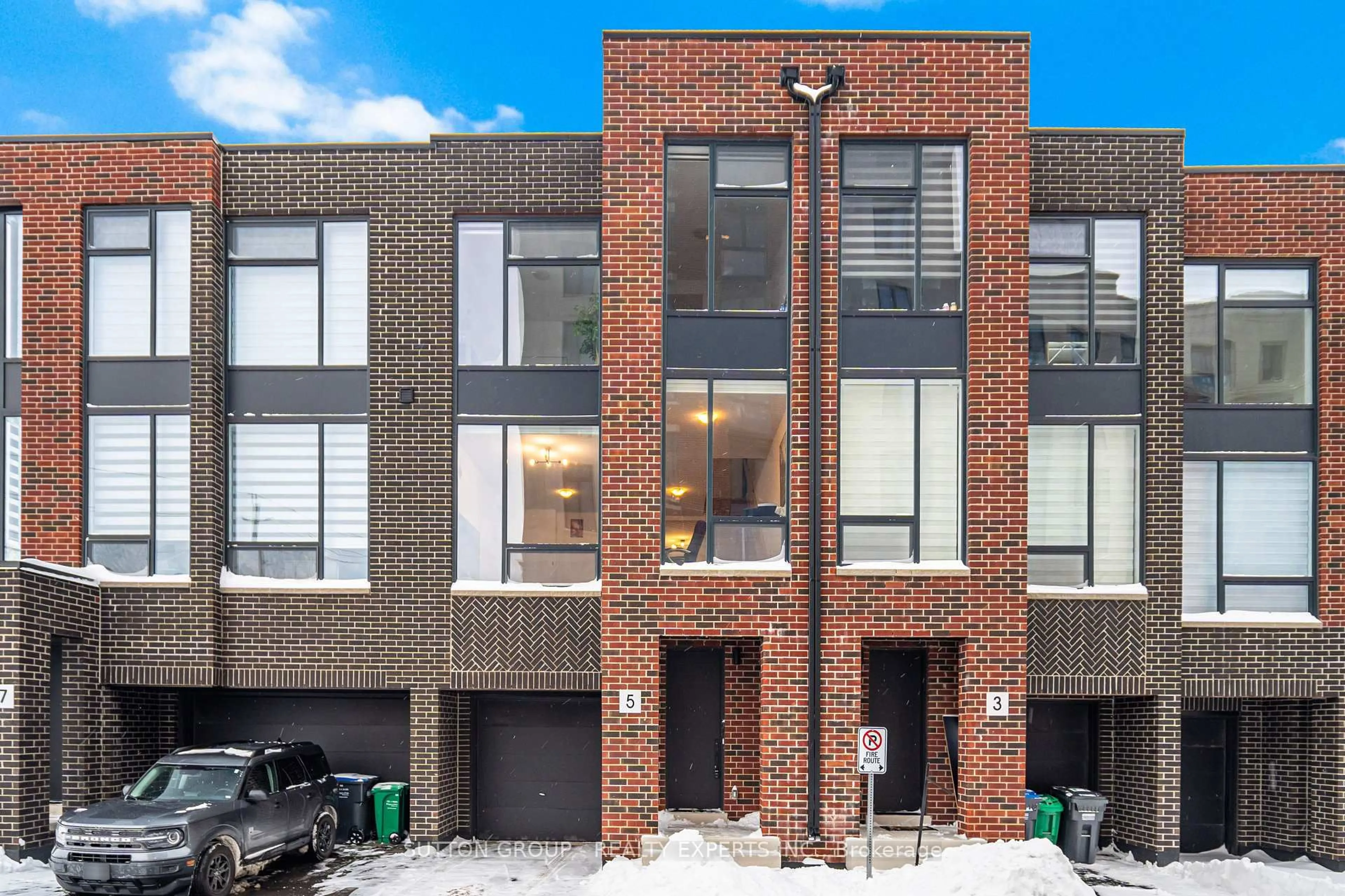 Home with brick exterior material, street for 5 Taylor Crt, Caledon Ontario L7E 2R7