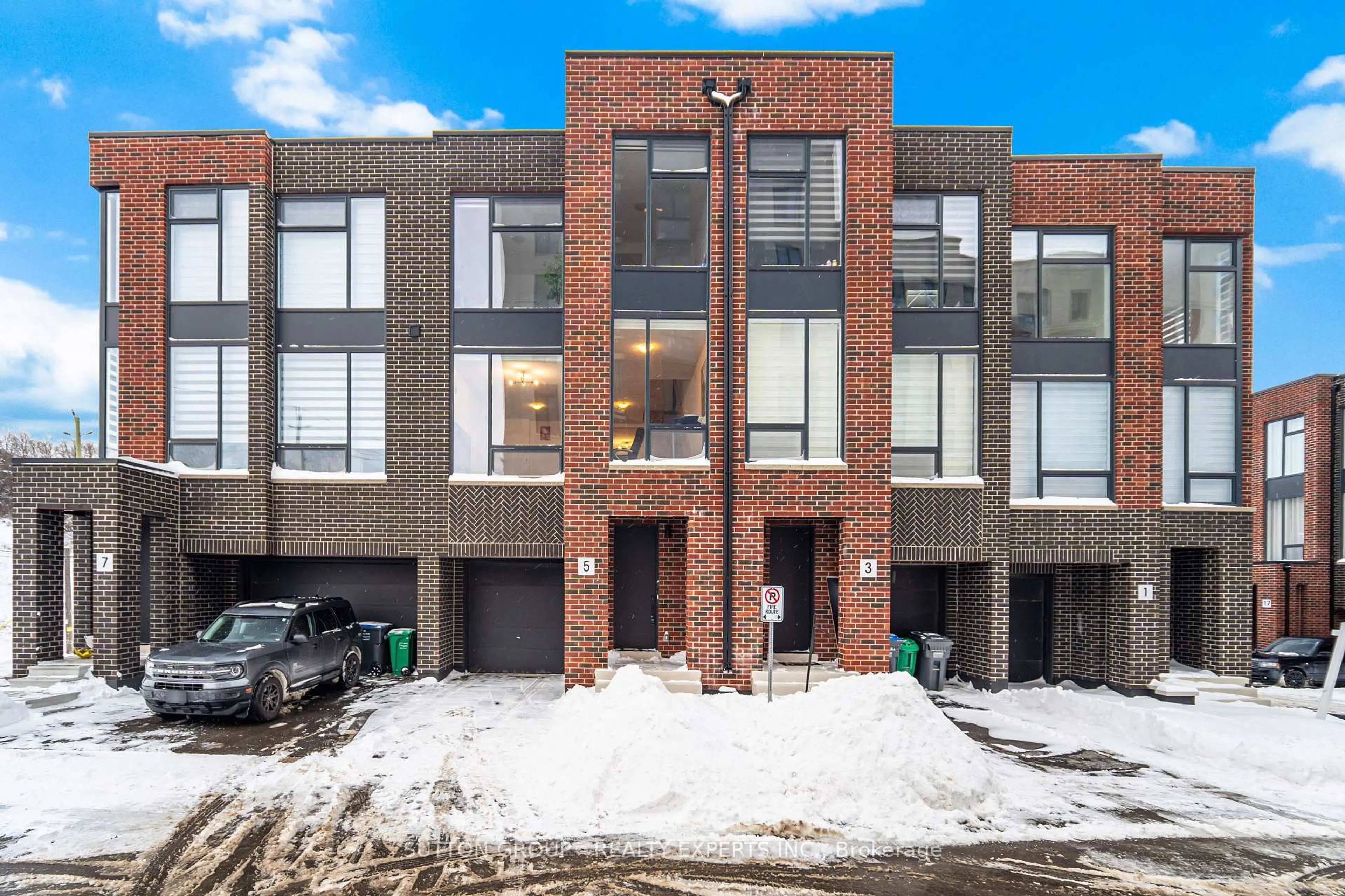 Home with brick exterior material, street for 5 Taylor Crt, Caledon Ontario L7E 2R7