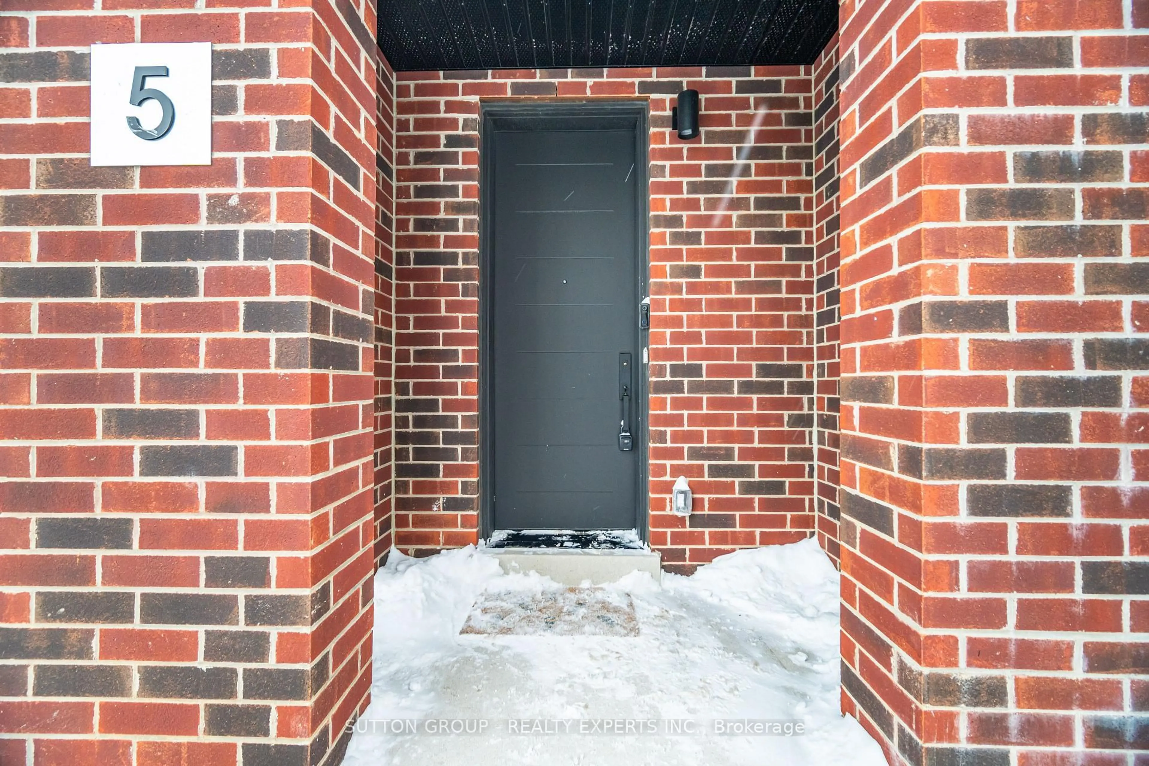 Home with brick exterior material, street for 5 Taylor Crt, Caledon Ontario L7E 2R7