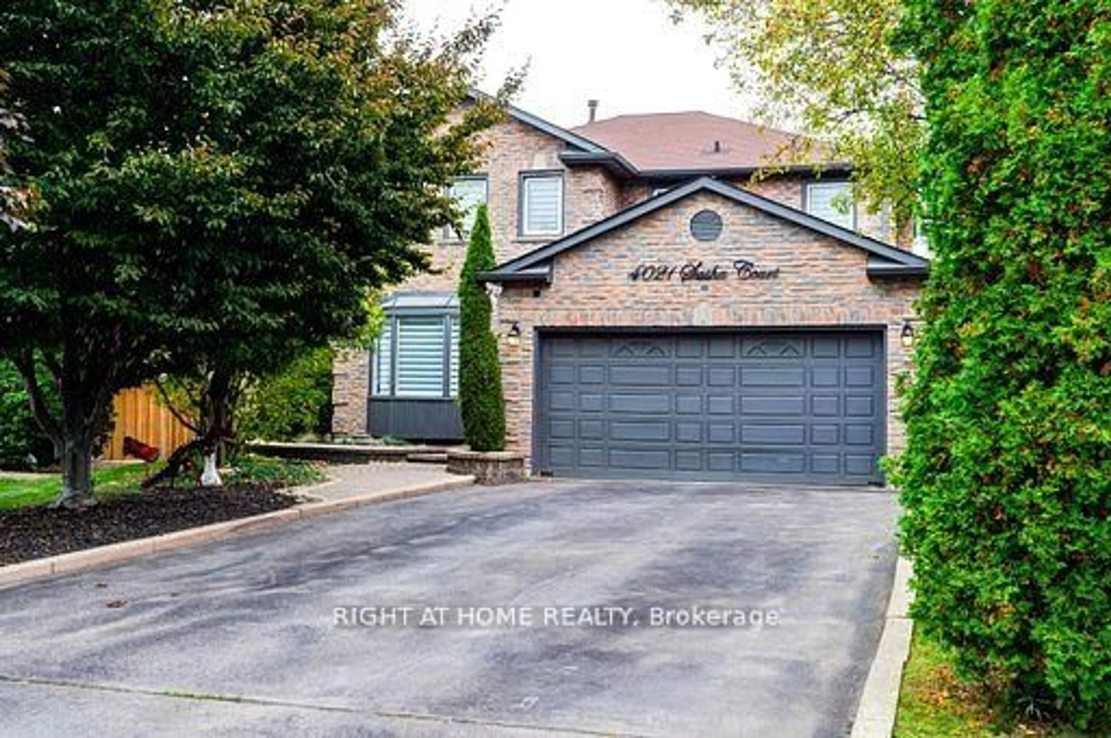 Home with brick exterior material, street for 4021 Sasha Crt, Mississauga Ontario L4W 3K9