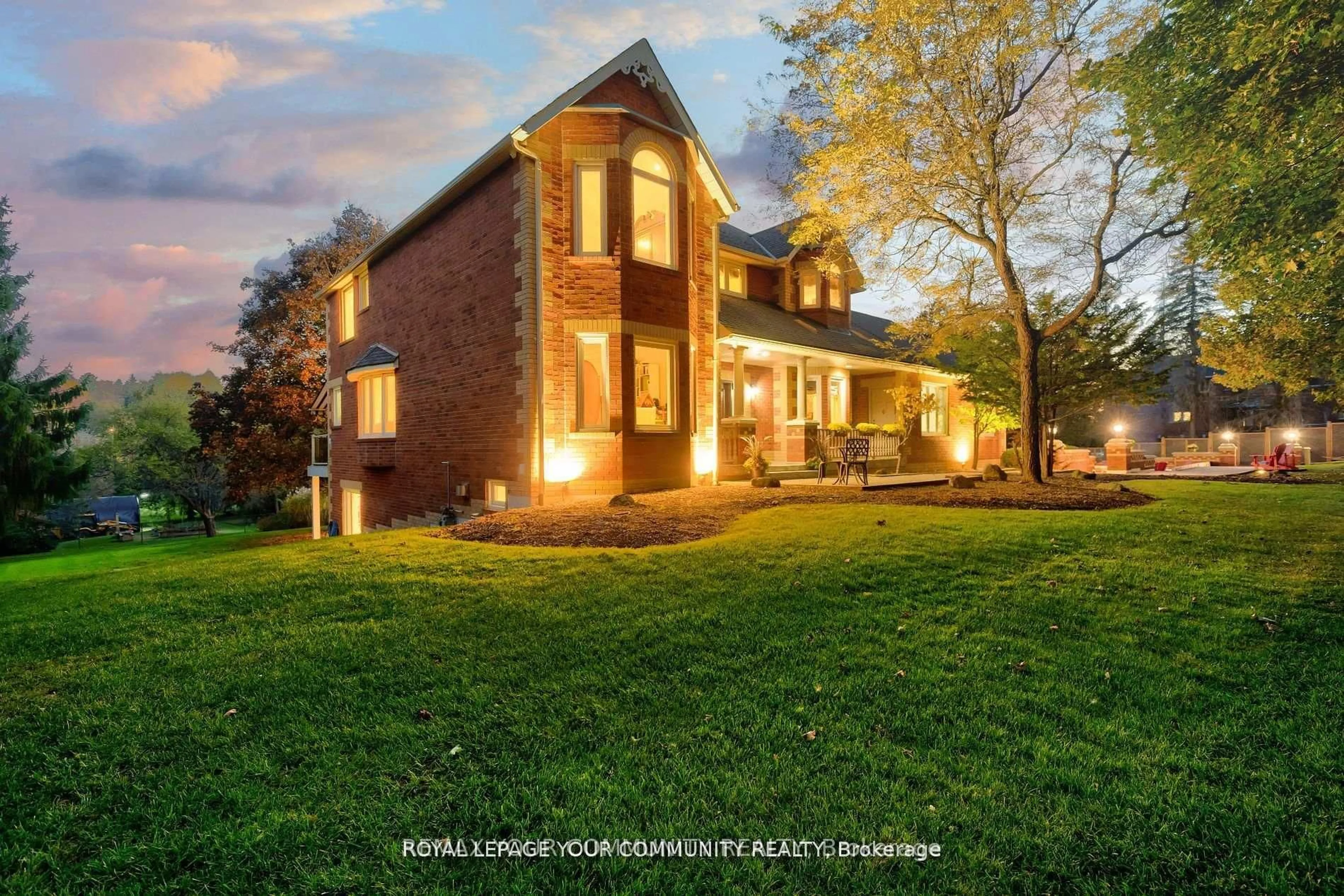 Home with brick exterior material, street for 508 King St, Caledon Ontario L7E 0B9