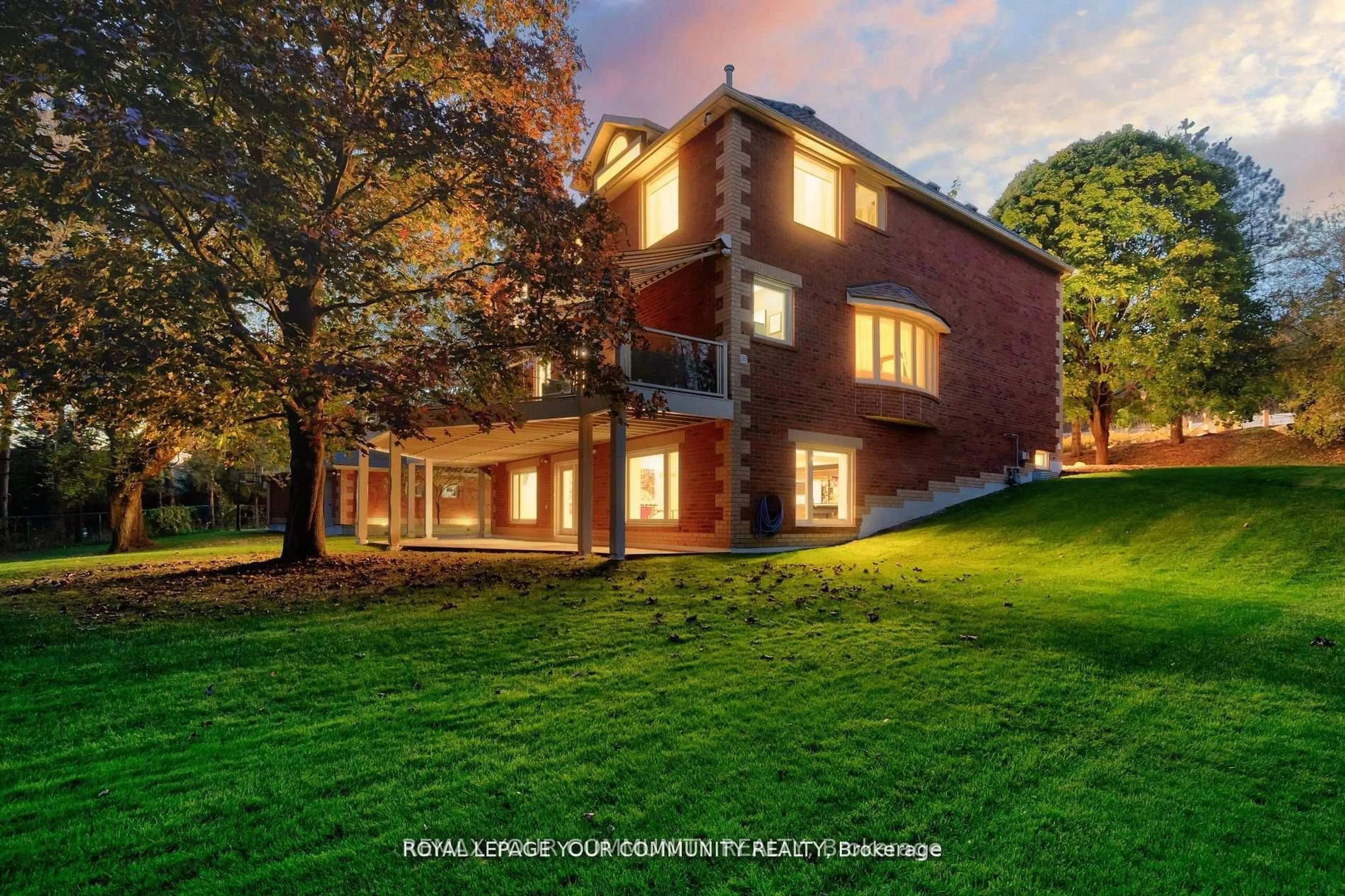 Home with brick exterior material, building for 508 King St, Caledon Ontario L7E 0B9