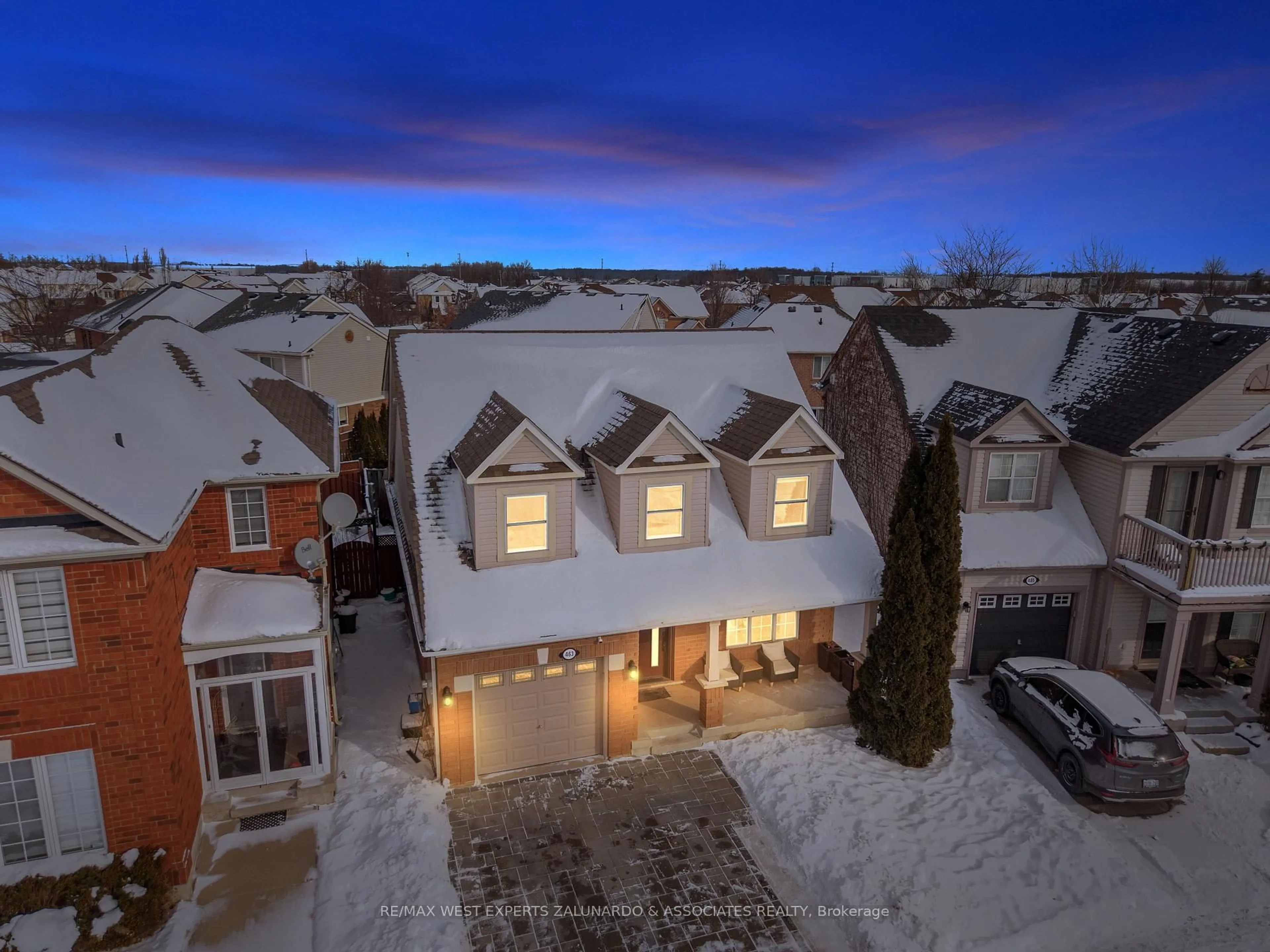 A pic from outside/outdoor area/front of a property/back of a property/a pic from drone, street for 463 Trudeau Dr, Milton Ontario L9T 5K8