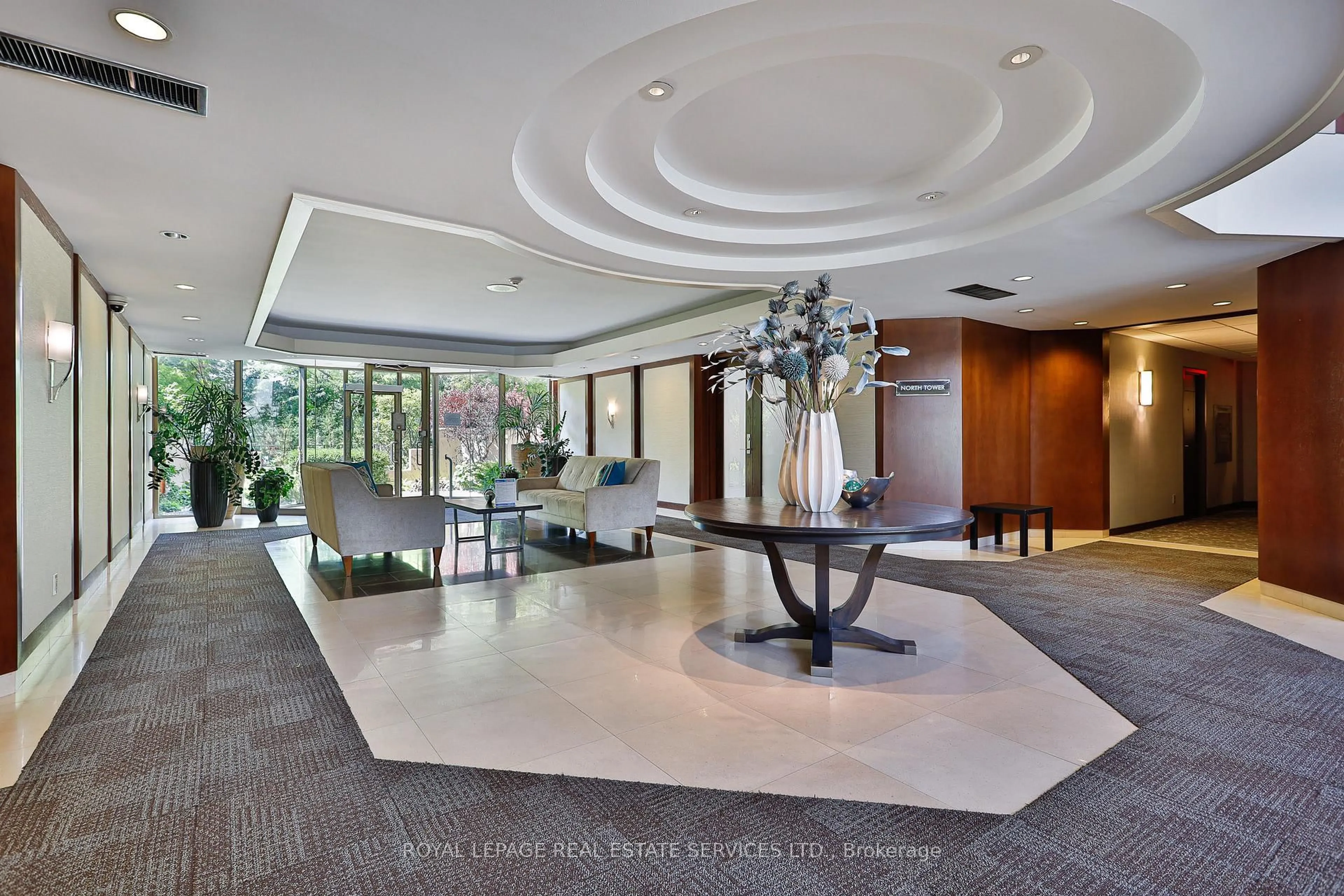 Indoor foyer for 2267 Lake Shore Blvd #707, Toronto Ontario M8V 3X2