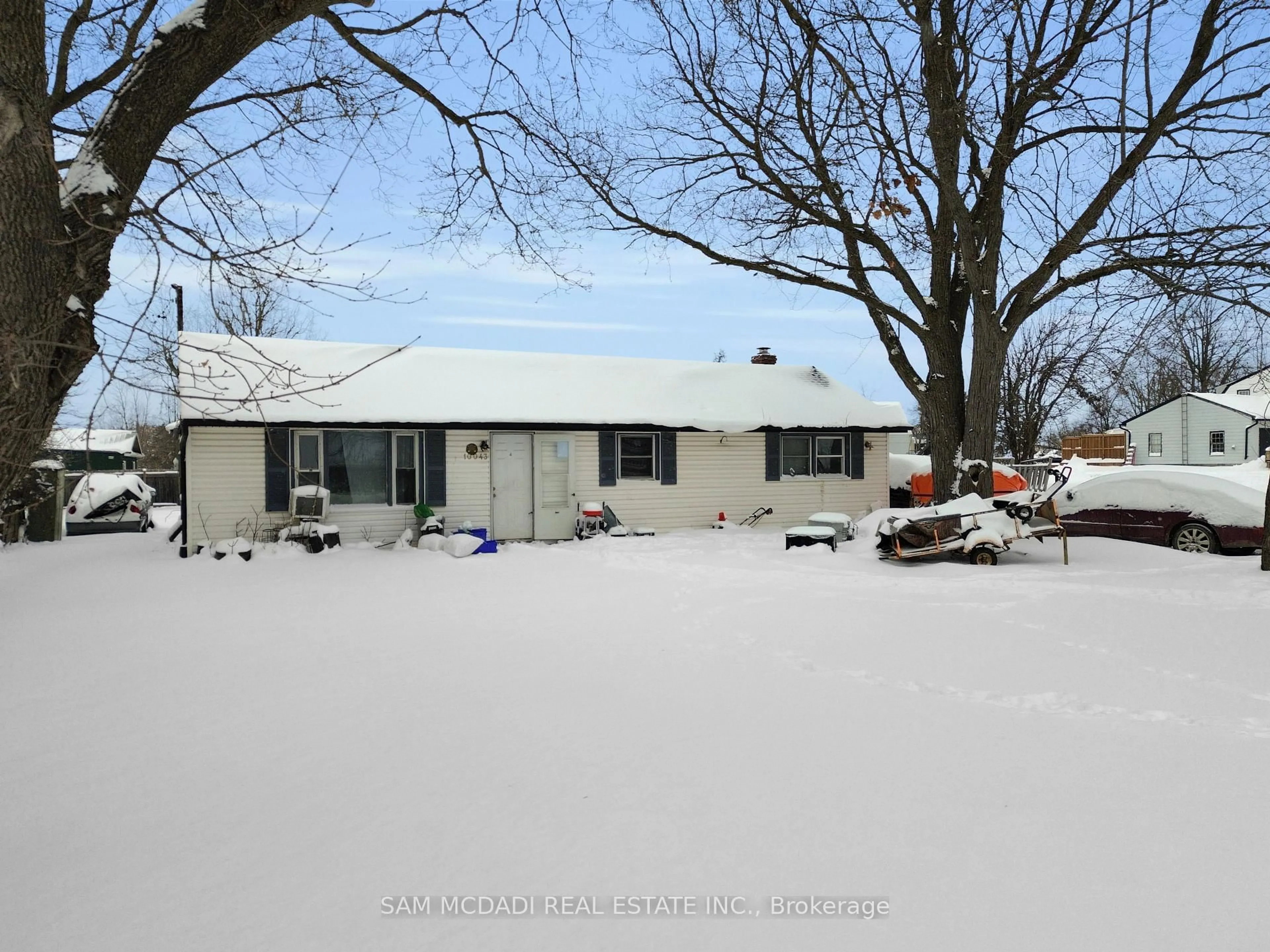 A pic from outside/outdoor area/front of a property/back of a property/a pic from drone, street for 10043 Britannia Rd, Milton Ontario L9T 7G5