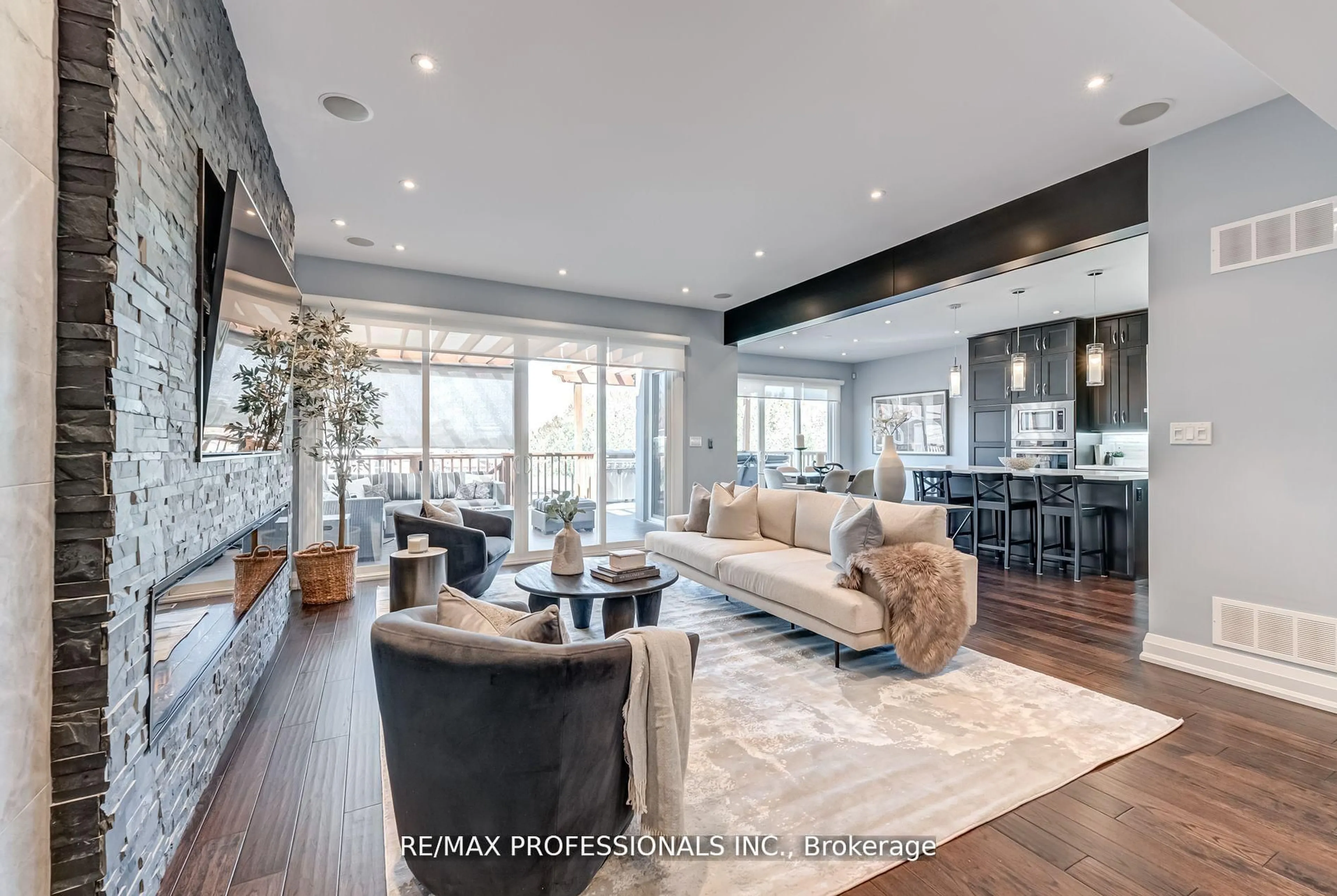 Unknown for 372 Silverthorn Ave, Toronto Ontario M6M 3G9