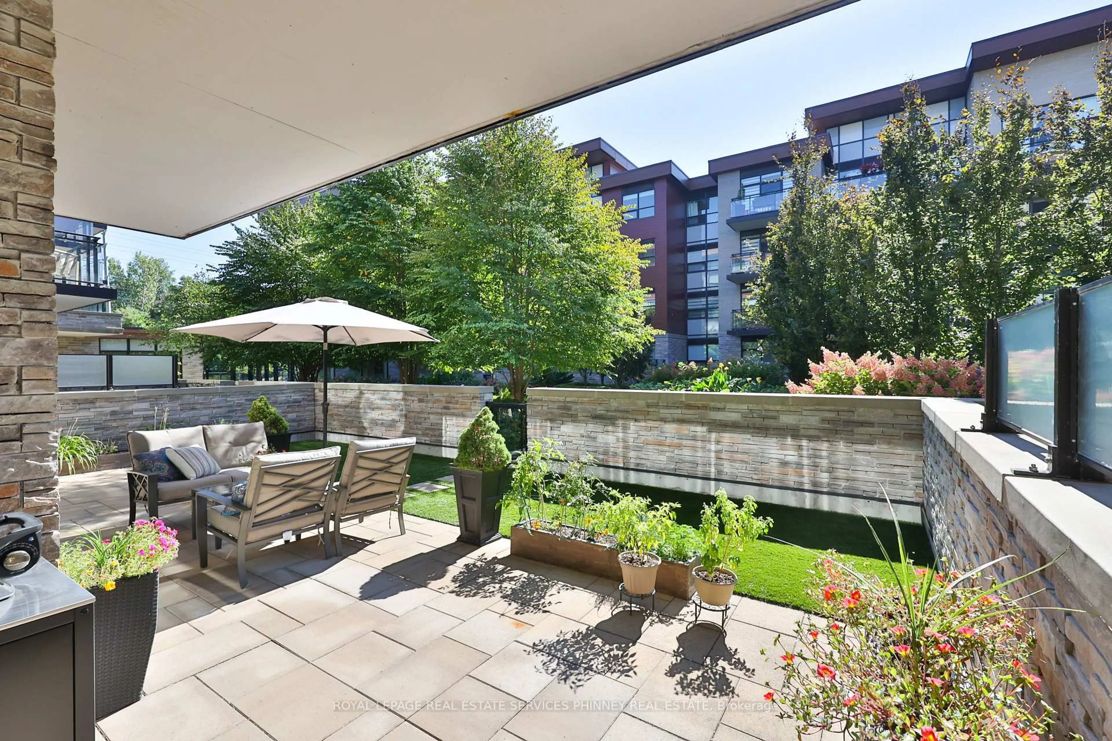 Patio, water/lake/river/ocean view for 1575 Lakeshore Rd #155, Mississauga Ontario L5J 0B1