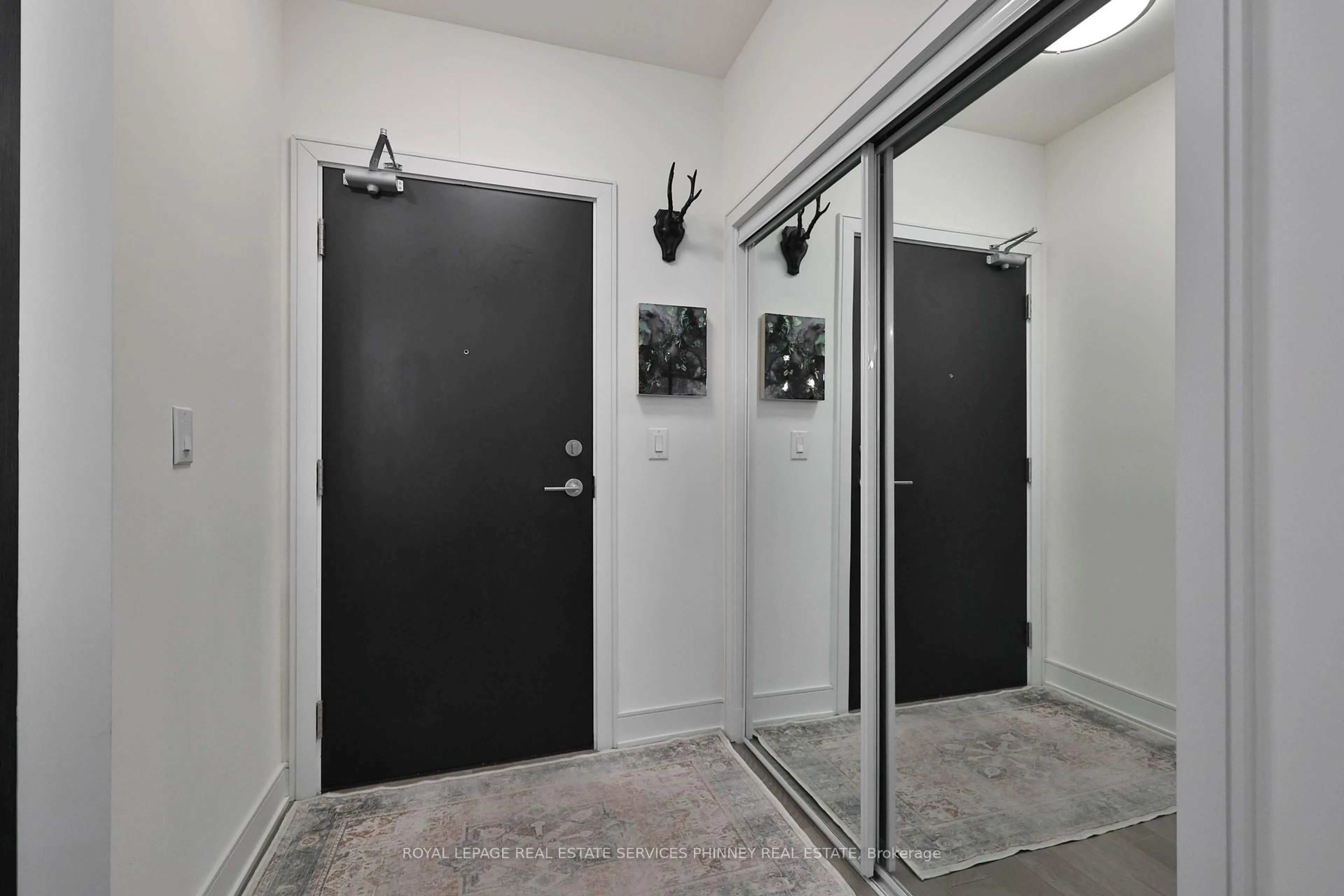 Indoor entryway for 1575 Lakeshore Rd #155, Mississauga Ontario L5J 0B1