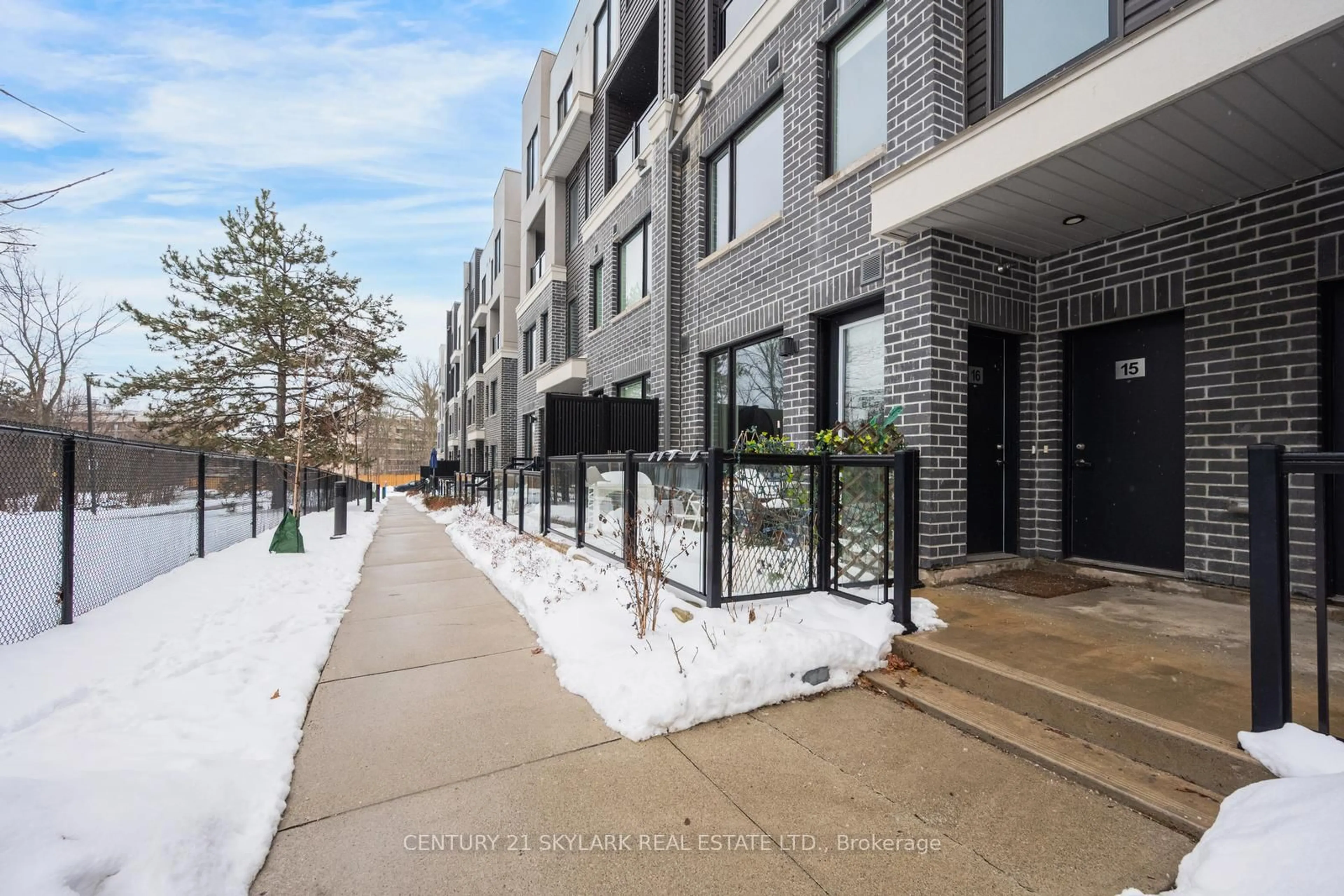 Patio, street for 3483 Widdecombe Way #16, Mississauga Ontario L5L 0B8