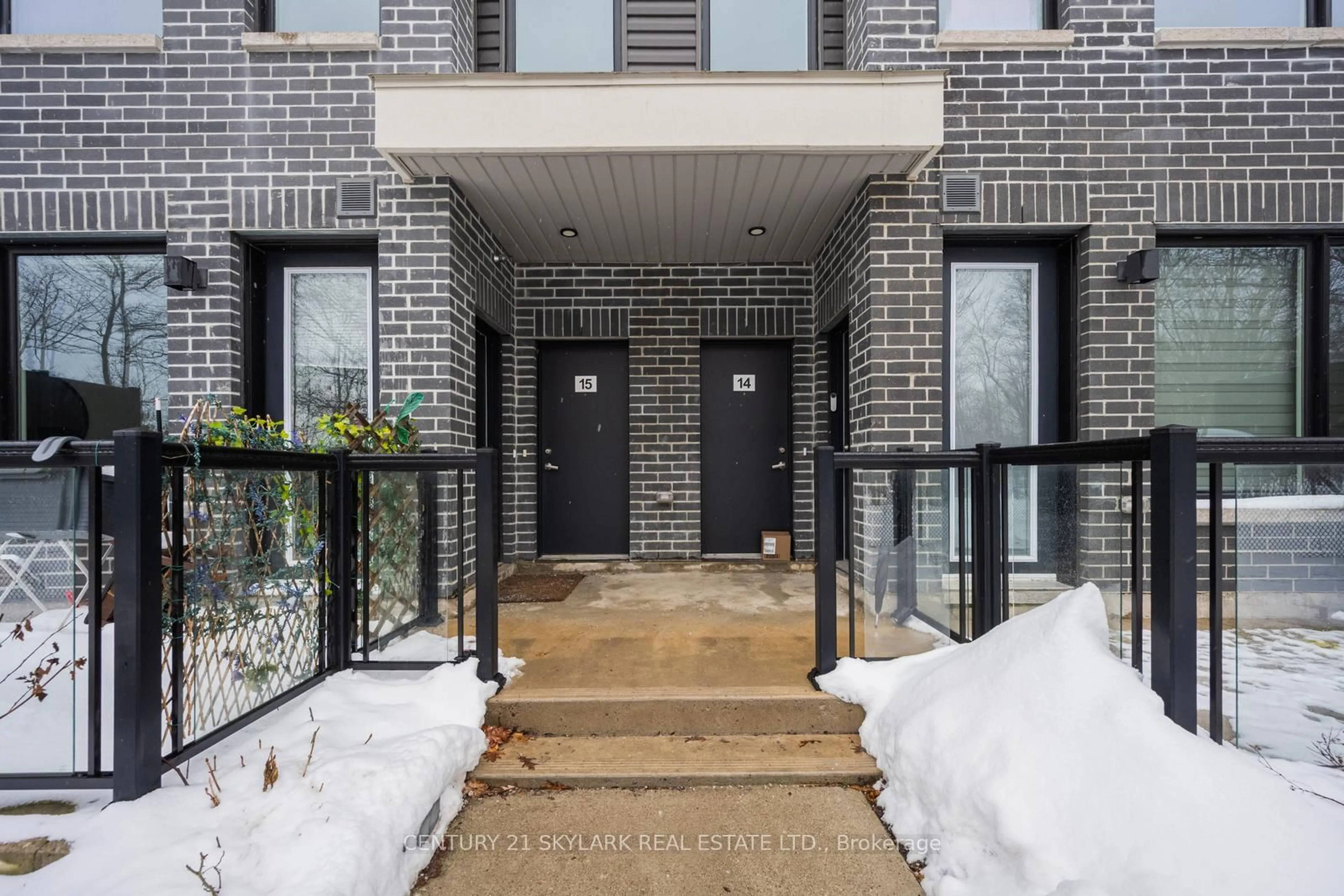 Indoor entryway for 3483 Widdecombe Way #16, Mississauga Ontario L5L 0B8