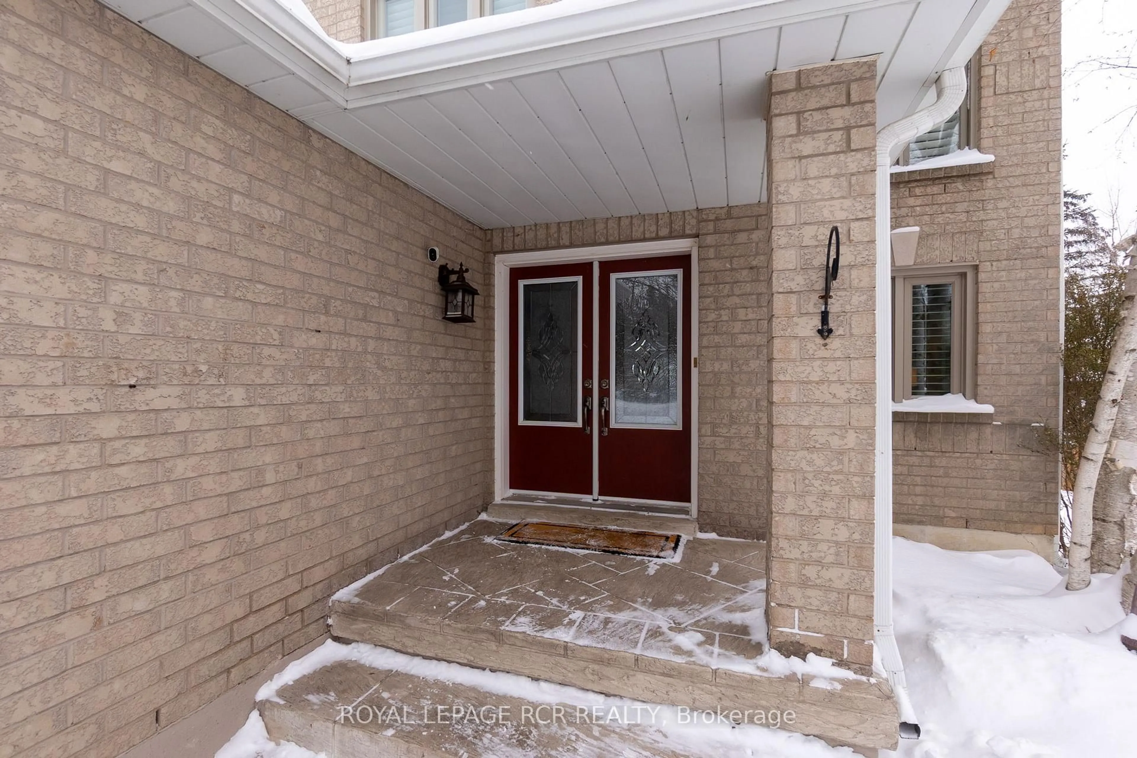 Indoor entryway for 18 Old Hickory Crt, Caledon Ontario L7E 1S9