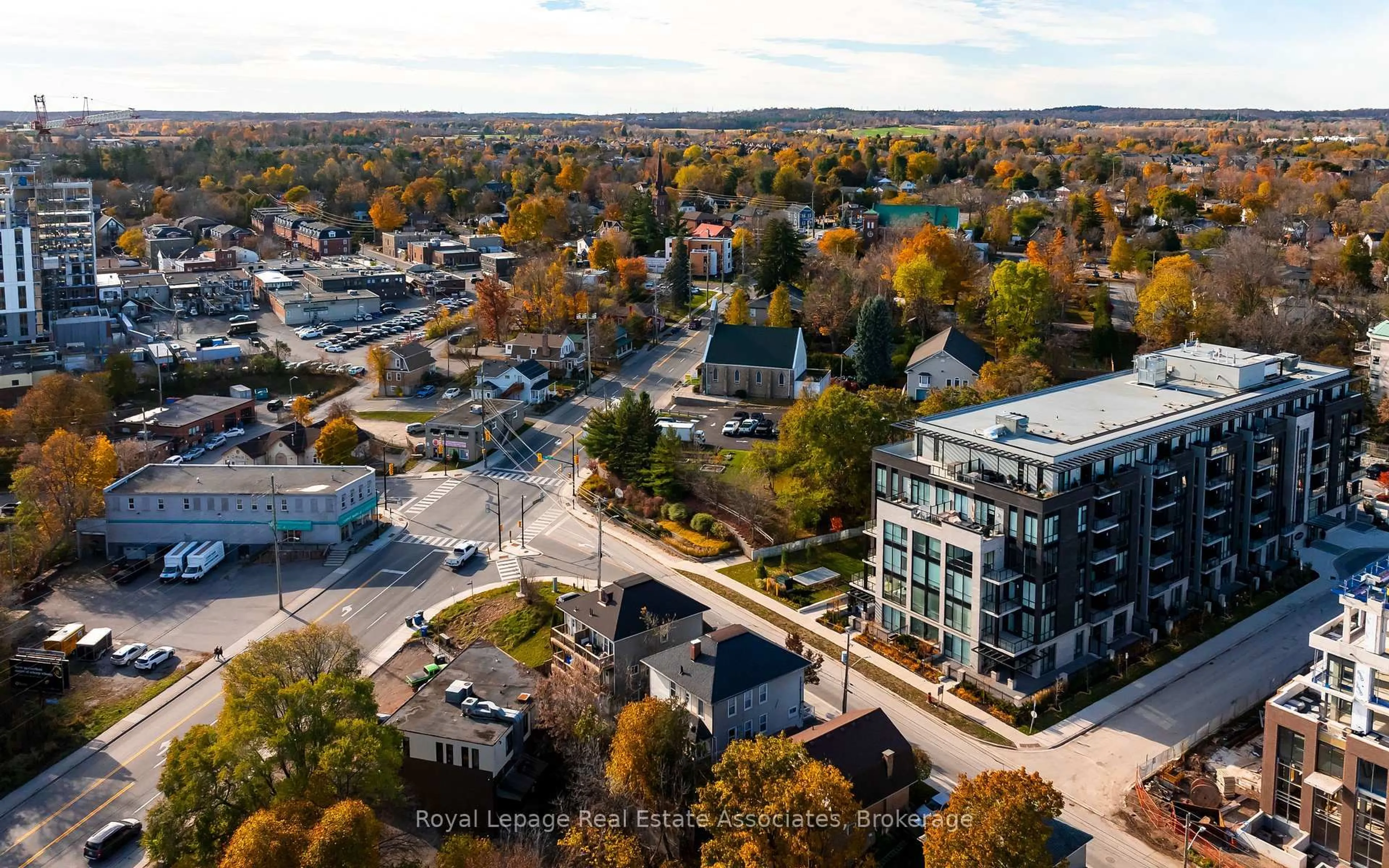 A pic from outside/outdoor area/front of a property/back of a property/a pic from drone, city buildings view from balcony for 42 Mill St #209, Halton Hills Ontario L7G 2H7