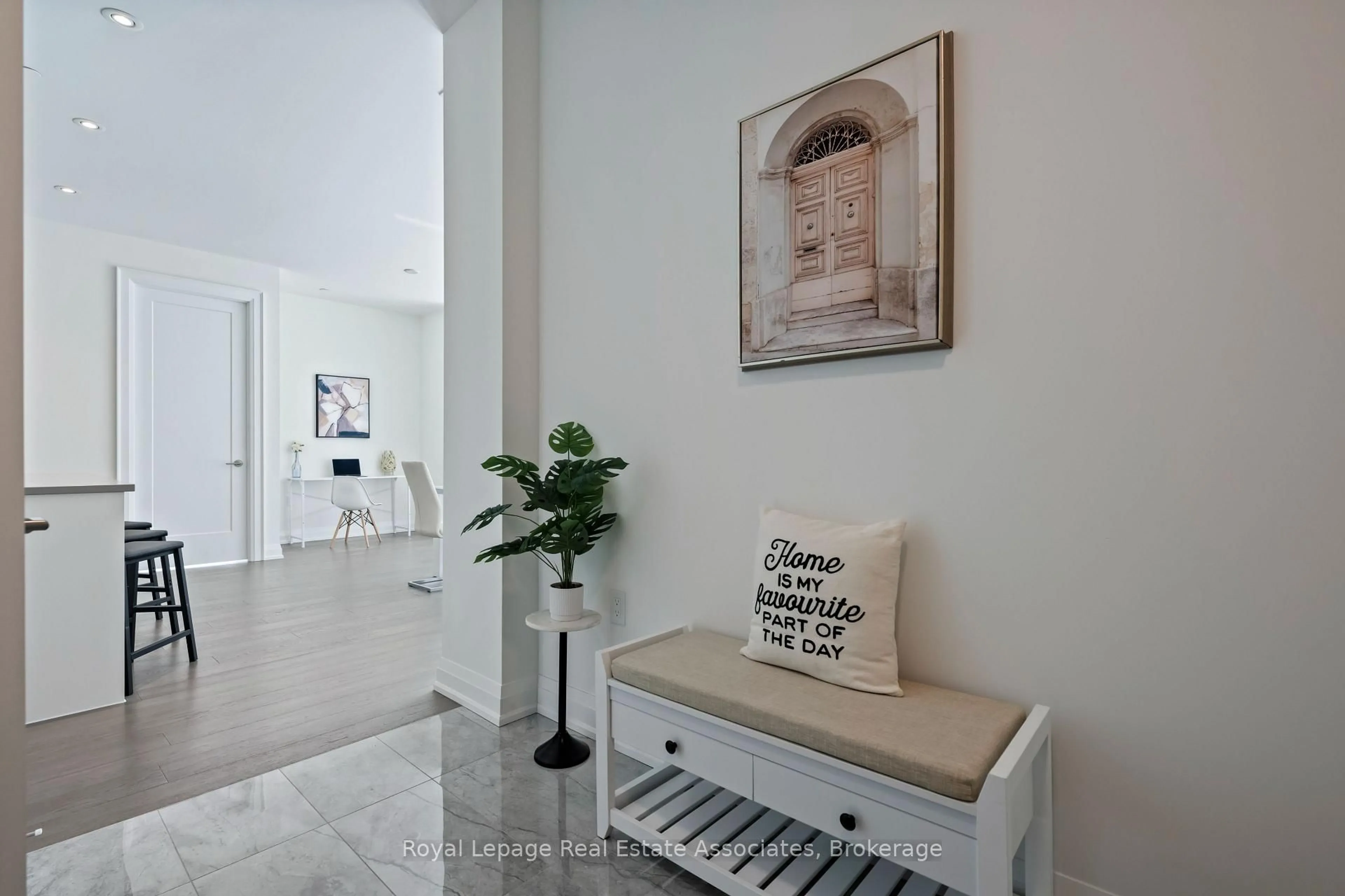 Indoor entryway for 42 Mill St #209, Halton Hills Ontario L7G 2H7