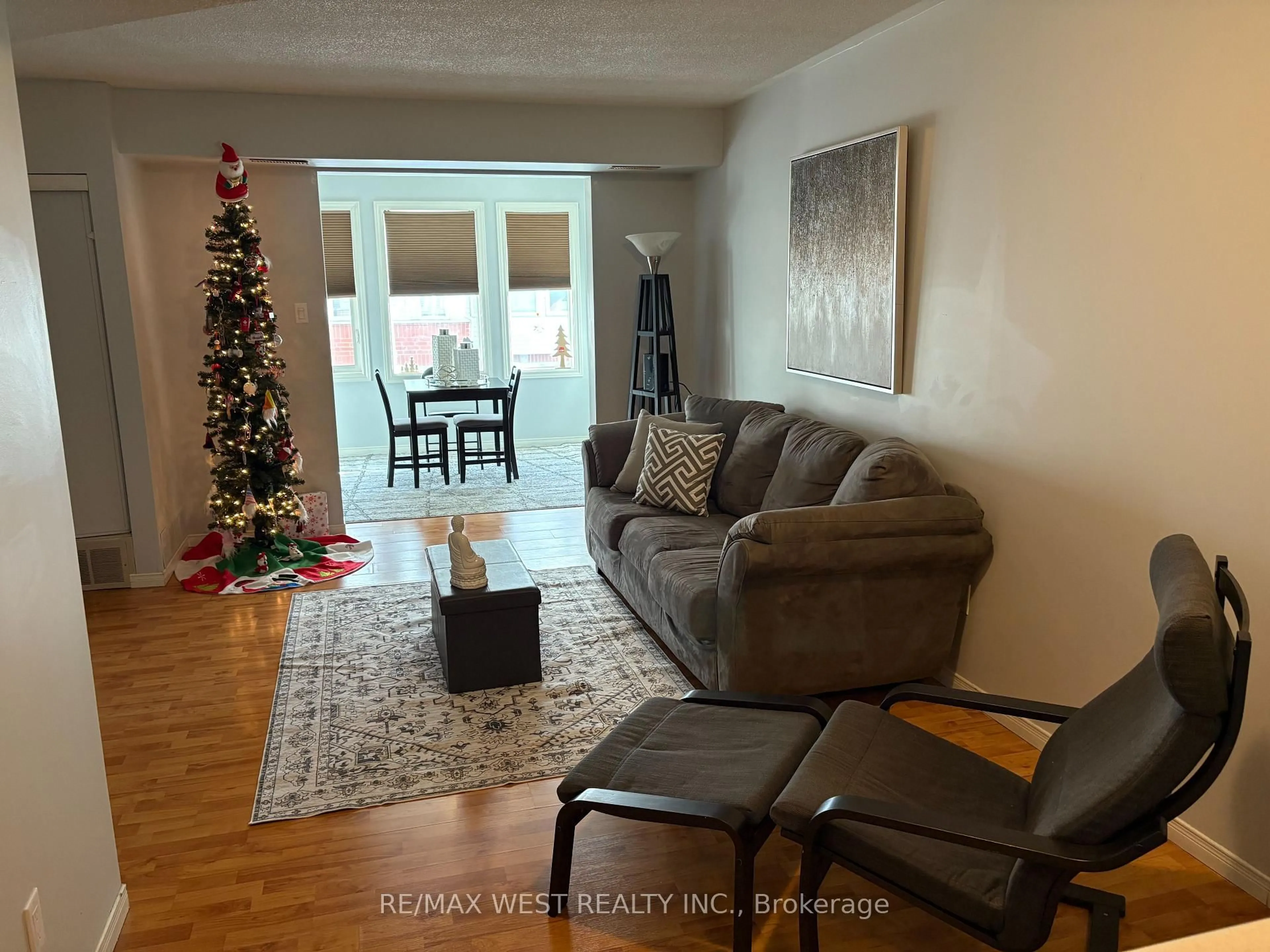 Living room with furniture, unknown for 8A Wylie Circ, Halton Hills Ontario L7G 5M1