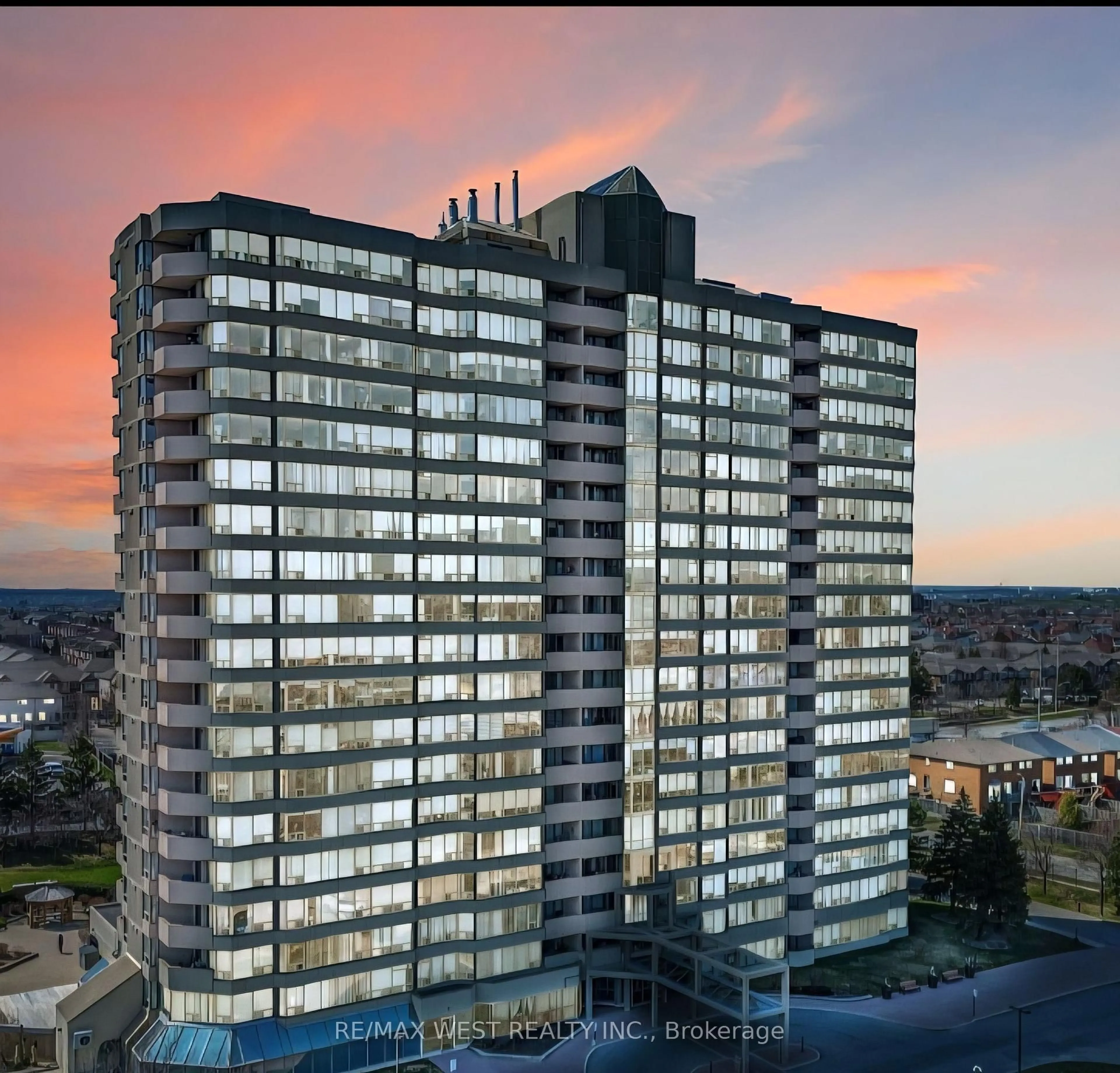 A pic from outside/outdoor area/front of a property/back of a property/a pic from drone, building for 700 Constellation Dr #1208, Mississauga Ontario L5R 3G8