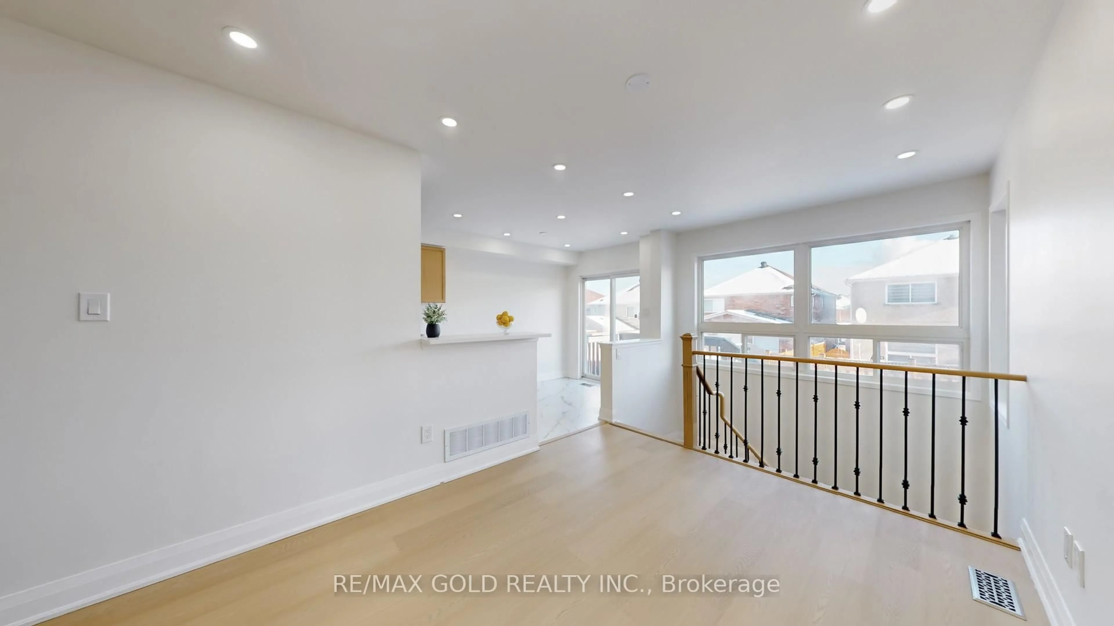 Indoor entryway for 26 Applegrove Crt, Brampton Ontario L6R 2Y8