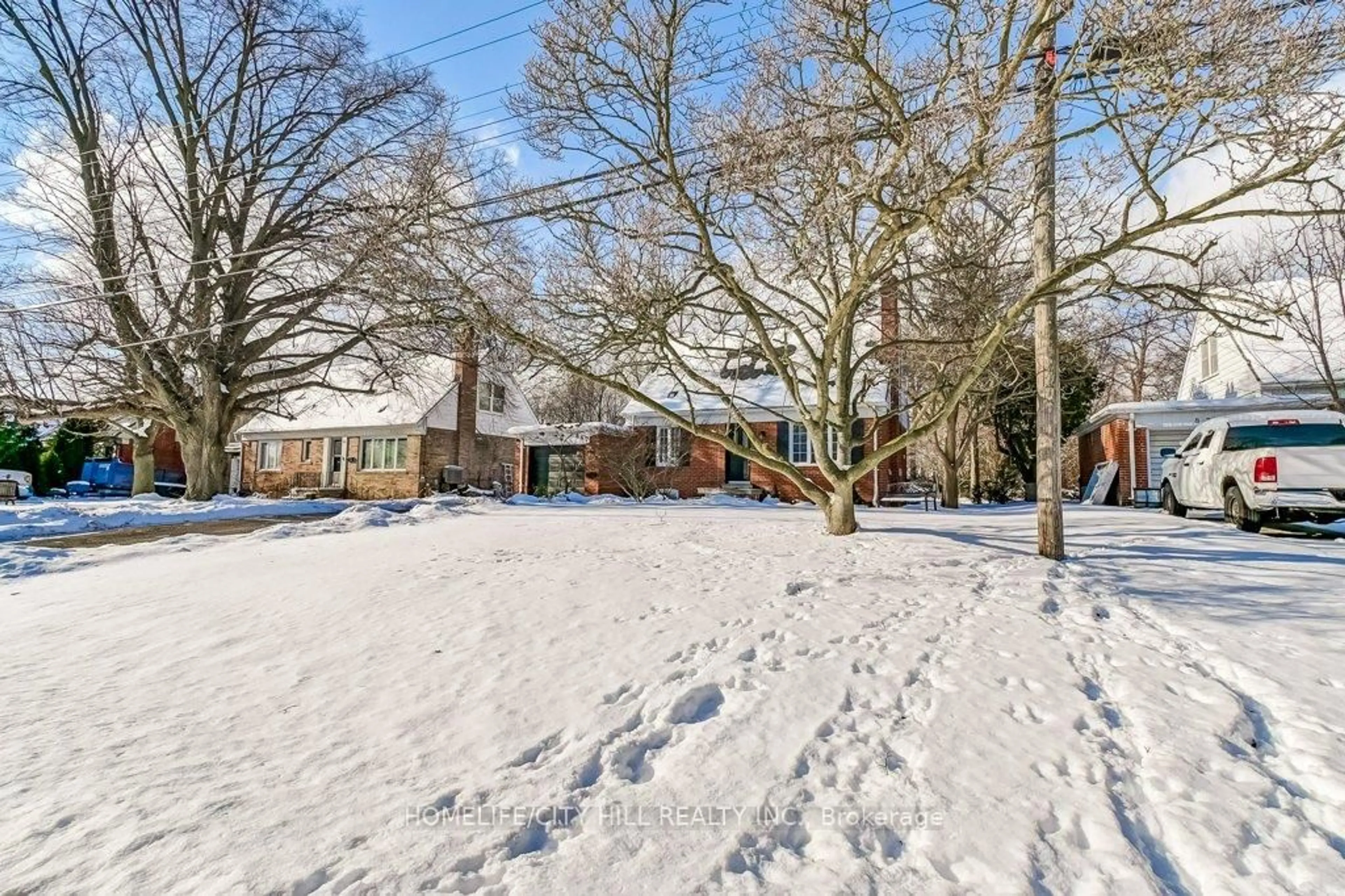 A pic from outside/outdoor area/front of a property/back of a property/a pic from drone, street for 867 Melton Dr, Mississauga Ontario L4Y 1K9