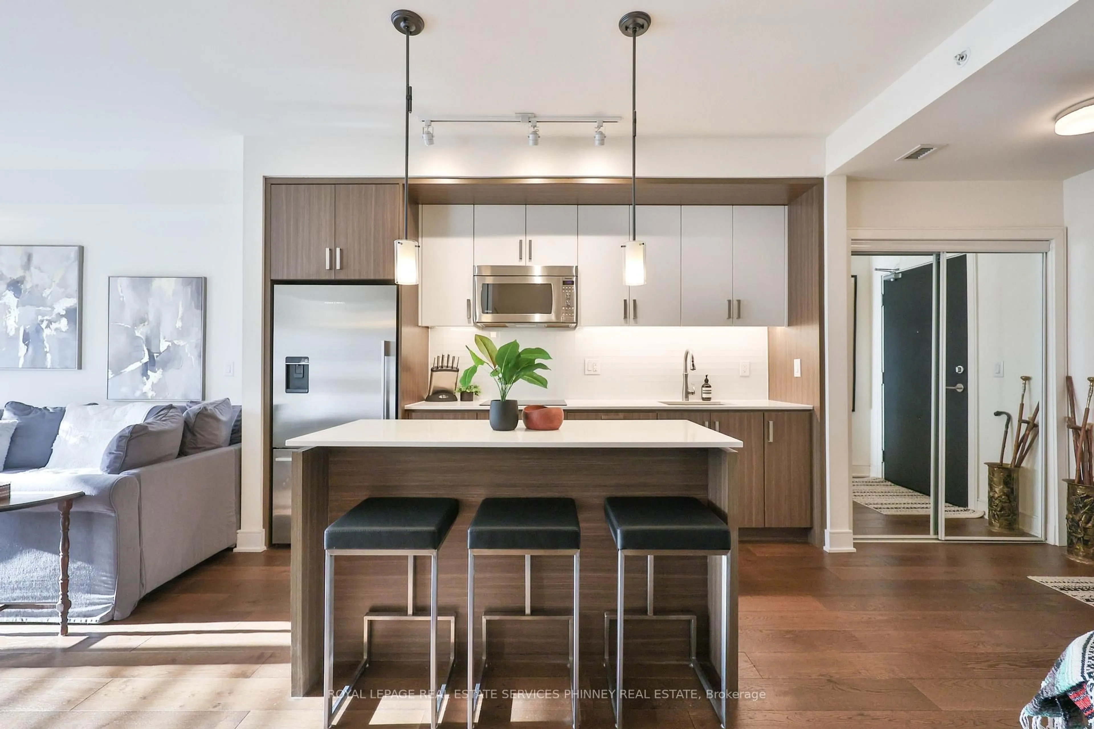 Contemporary kitchen, unknown for 1575 Lakeshore Rd #332, Mississauga Ontario L5J 0B1