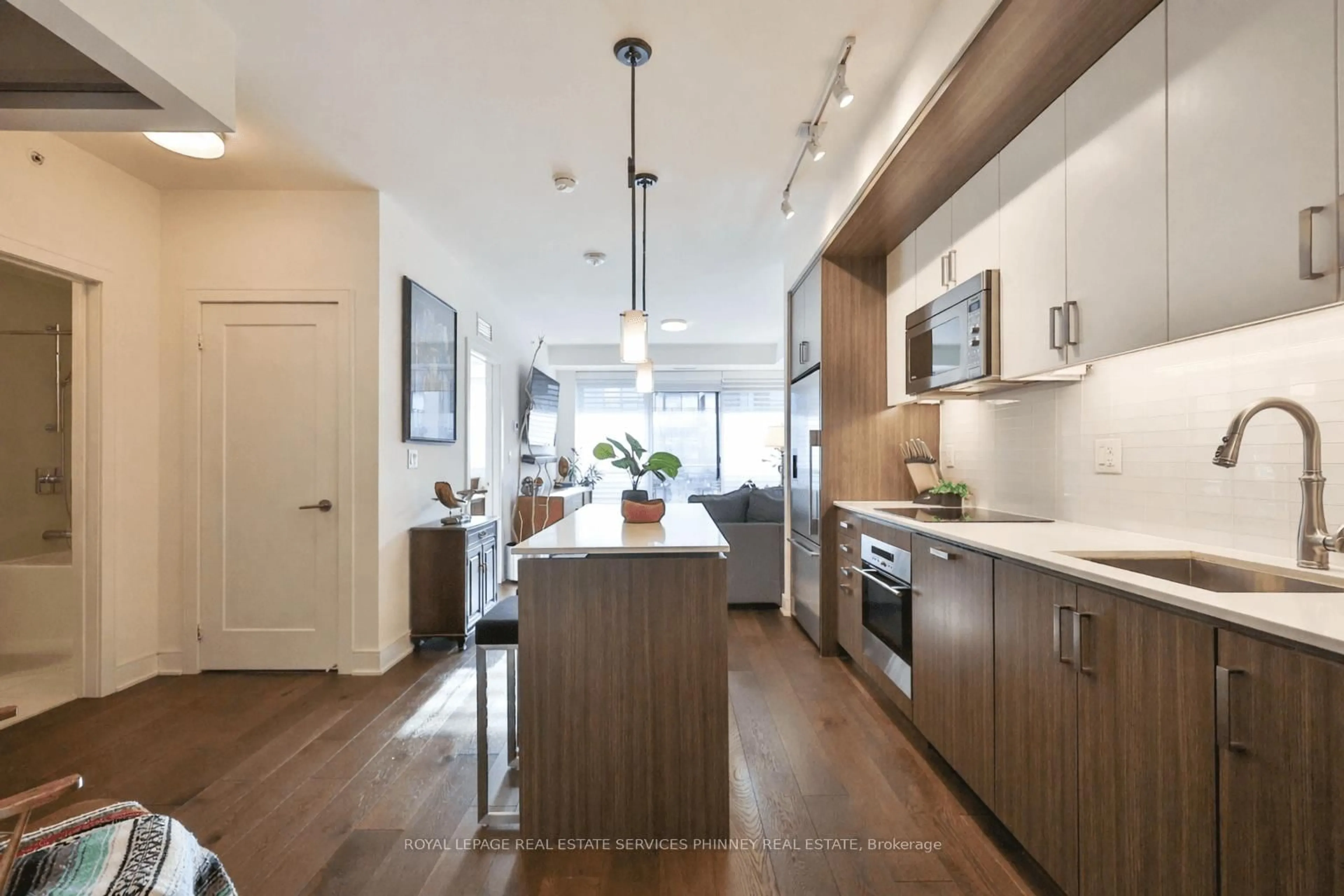 Open concept kitchen, unknown for 1575 Lakeshore Rd #332, Mississauga Ontario L5J 0B1