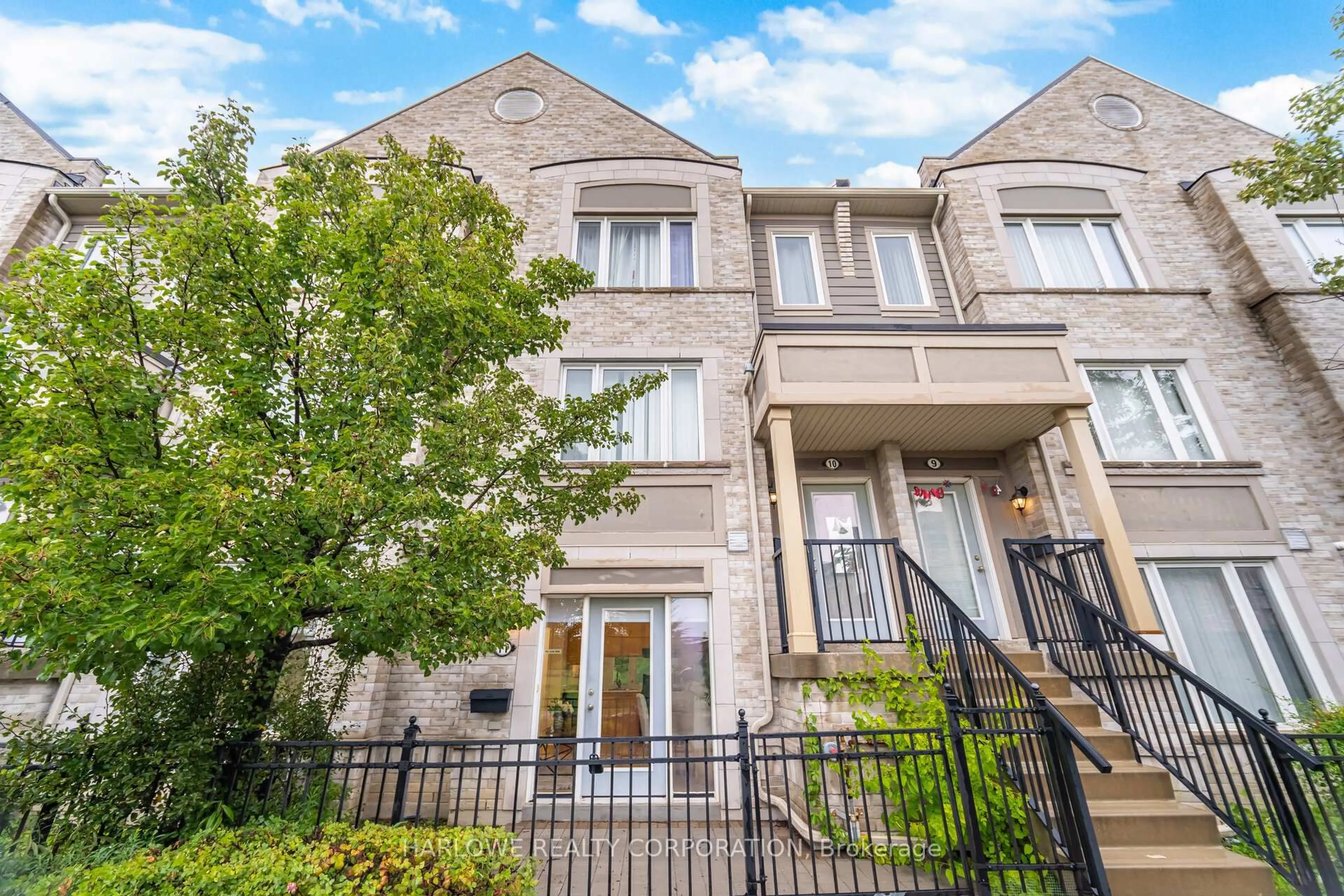 Home with brick exterior material, street for 60 Fairwood Circ #11, Brampton Ontario L6R 0Y6