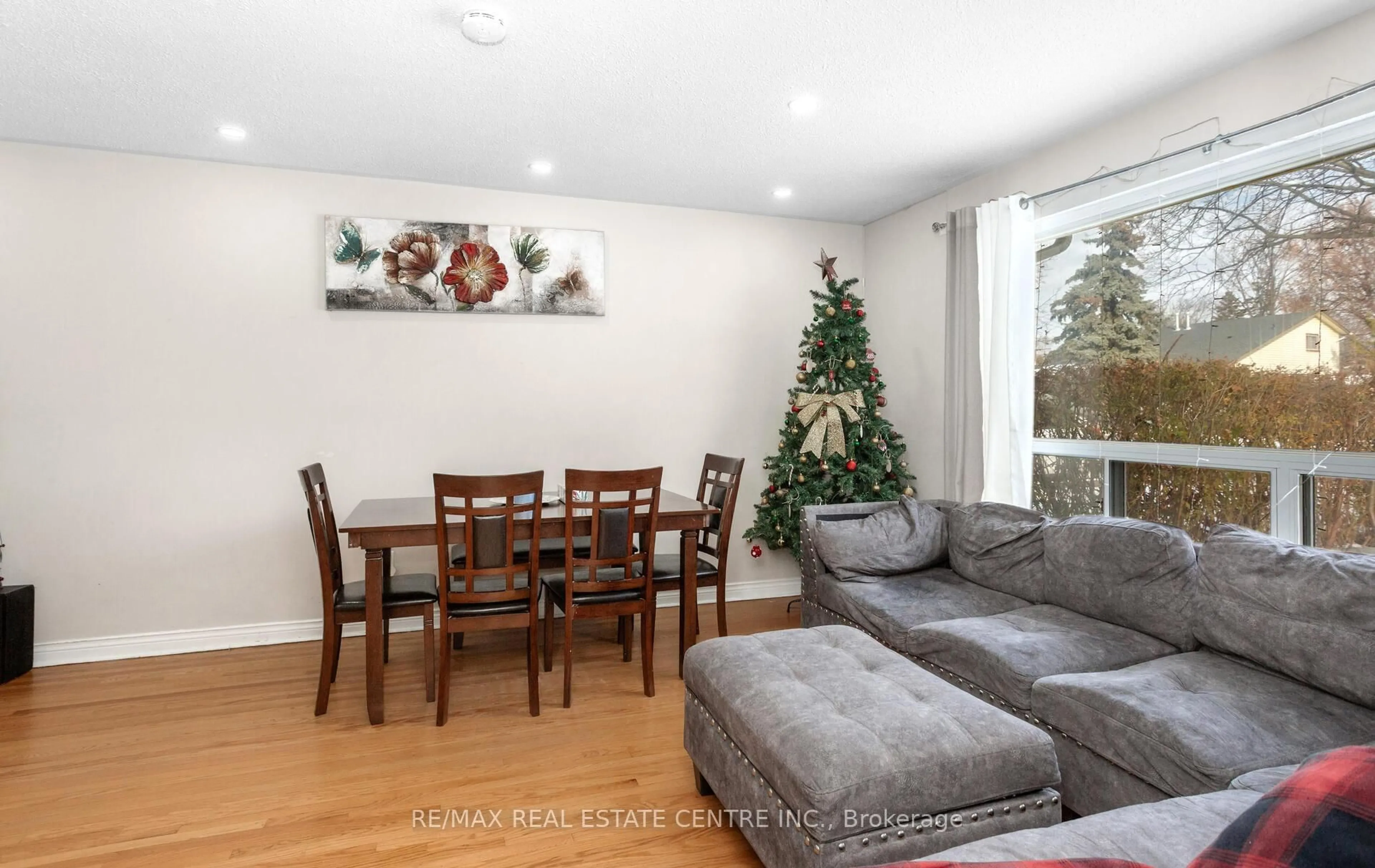 Living room with furniture, wood/laminate floor for 1 Tindale Rd, Brampton Ontario L6V 2G8