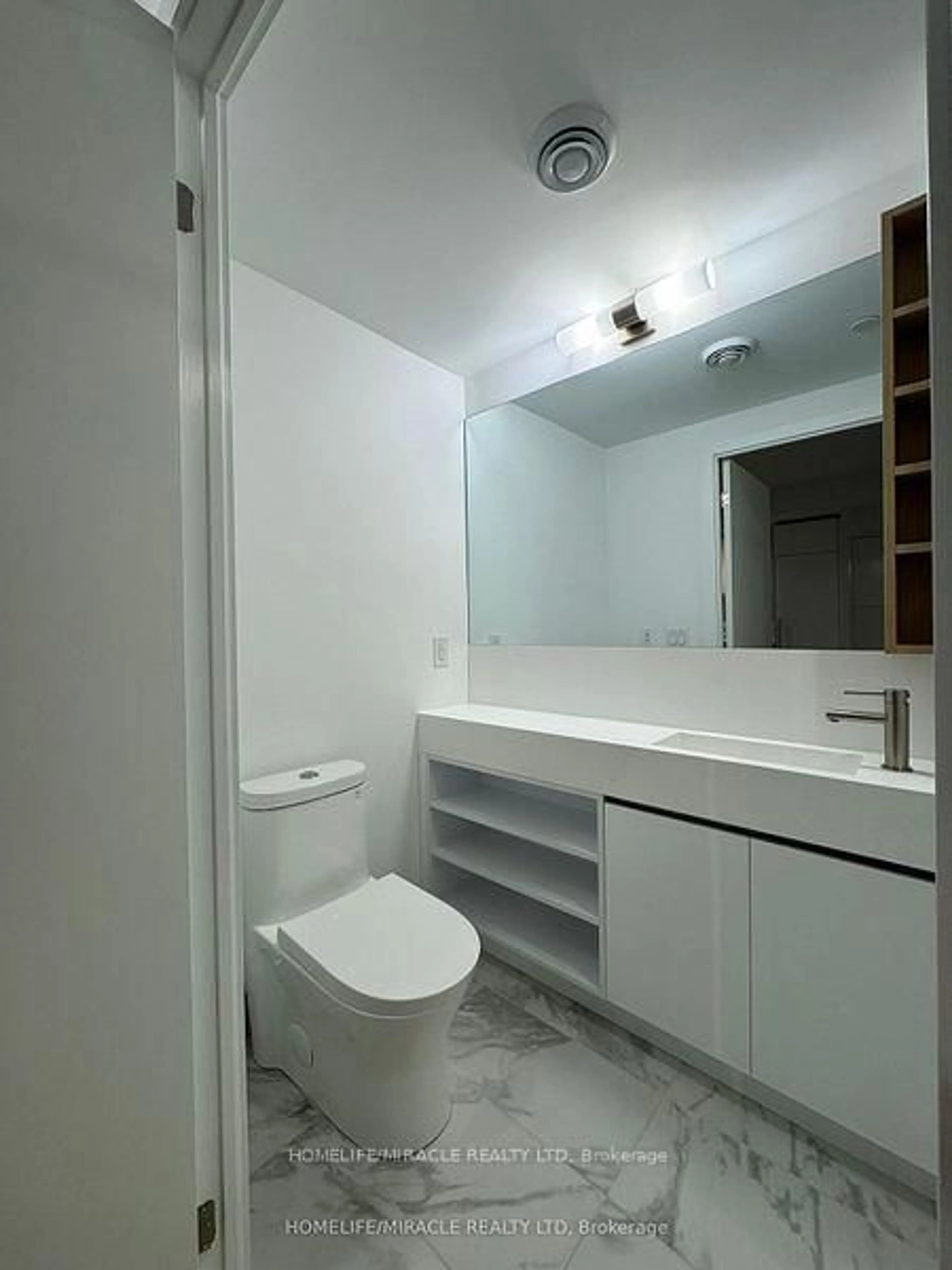 Standard bathroom, unknown for 1100 Sheppard Ave #1515, Toronto Ontario M3K 0E4