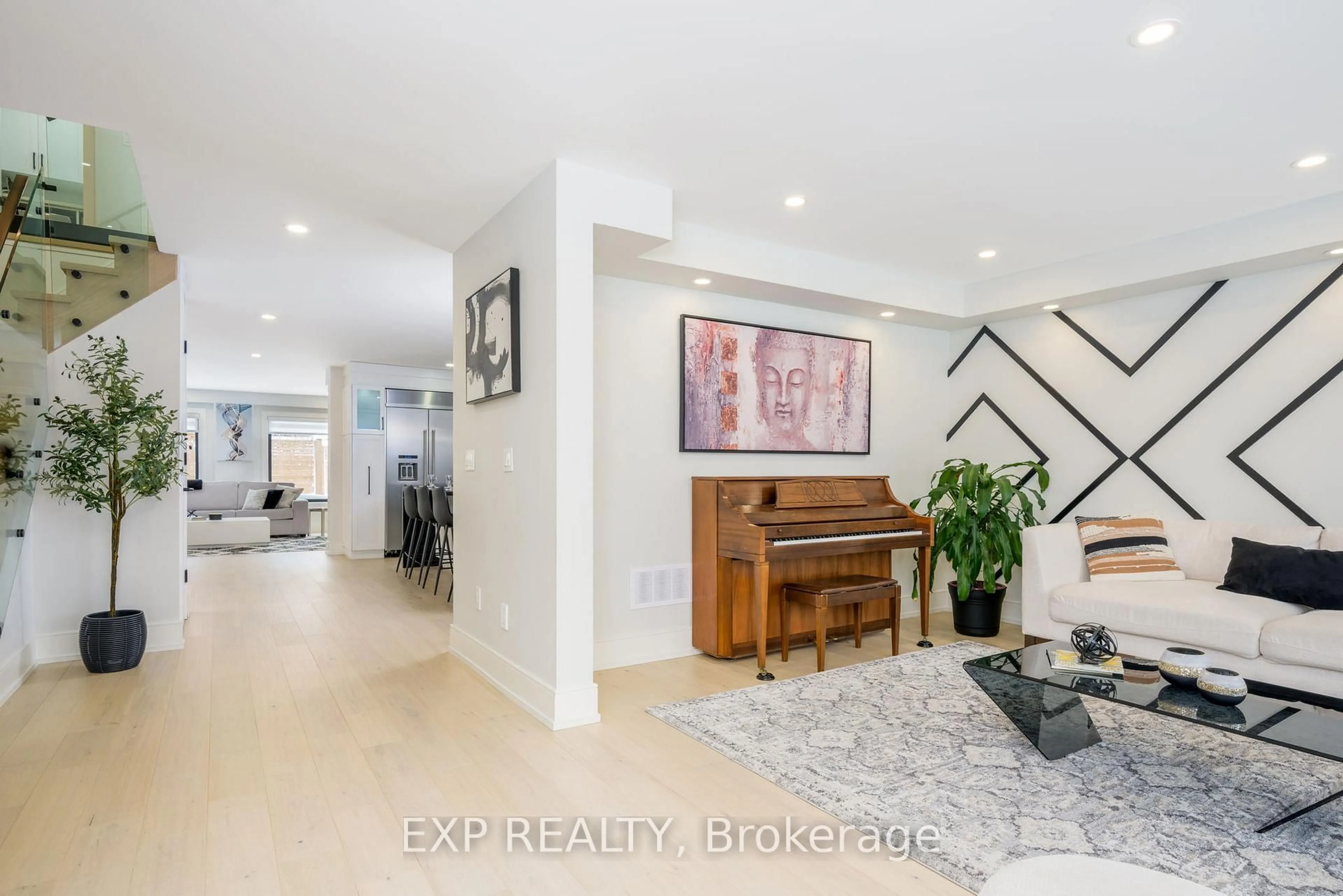 Indoor entryway for 1279 Winterbourne Dr, Oakville Ontario L6J 7E4