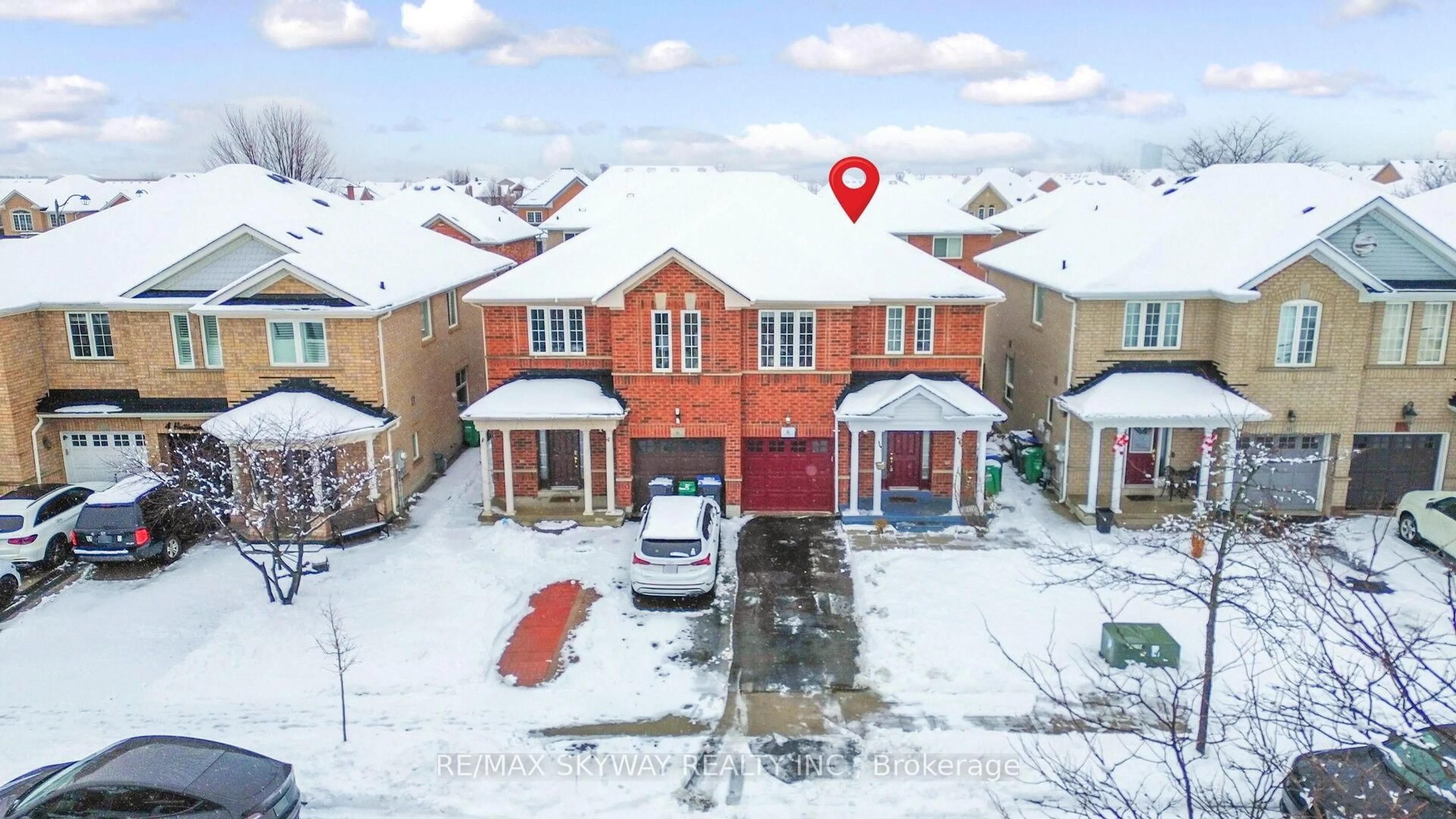 A pic from outside/outdoor area/front of a property/back of a property/a pic from drone, street for 8 Hollingsworth Circ, Brampton Ontario L7A 0J7