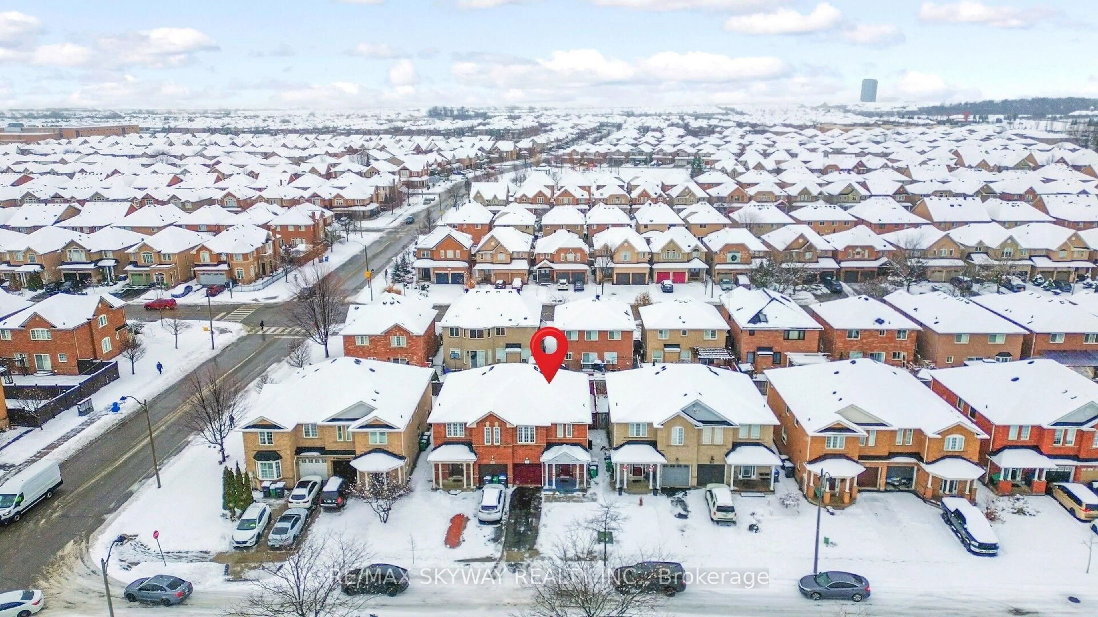 A pic from outside/outdoor area/front of a property/back of a property/a pic from drone, street for 8 Hollingsworth Circ, Brampton Ontario L7A 0J7