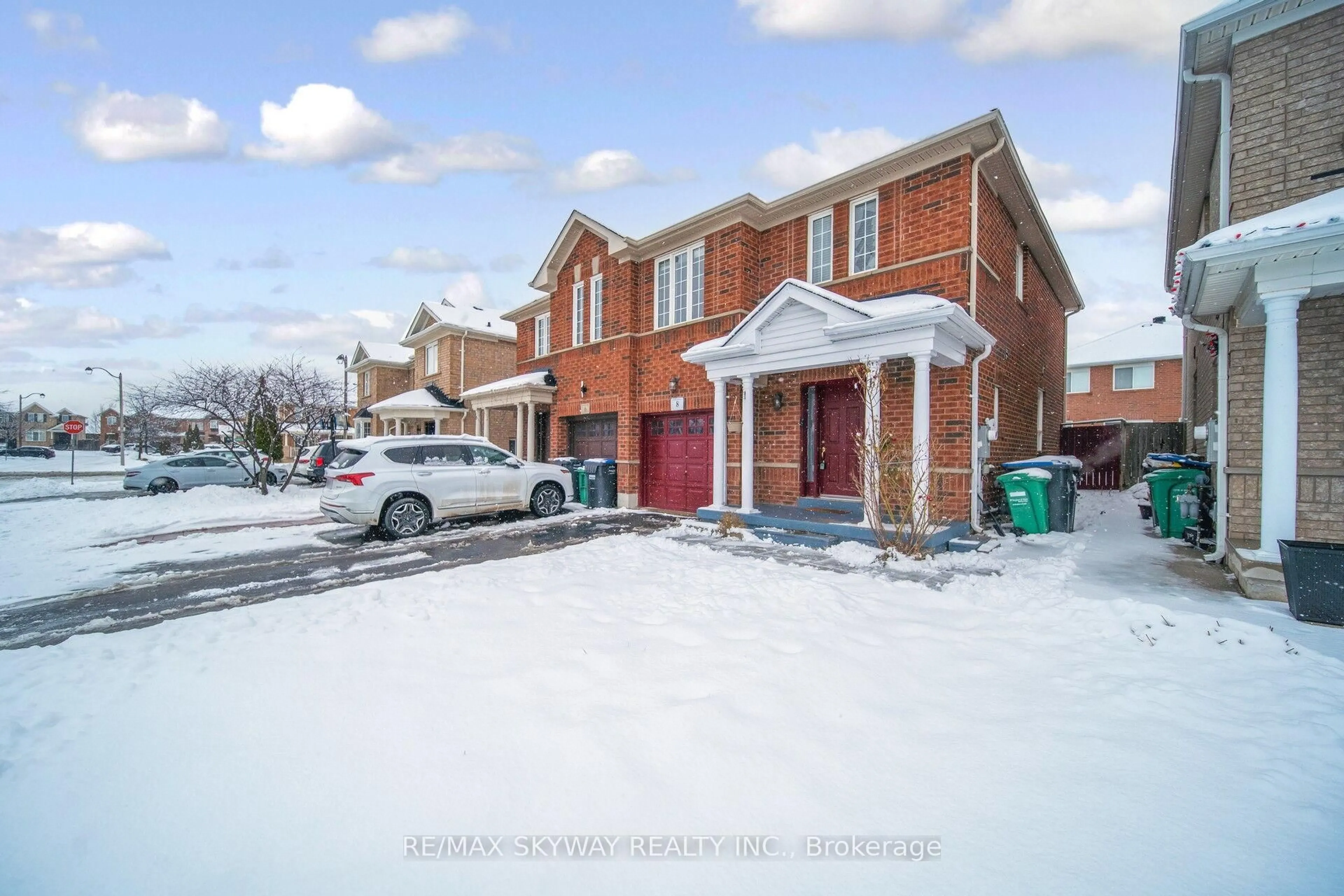 A pic from outside/outdoor area/front of a property/back of a property/a pic from drone, street for 8 Hollingsworth Circ, Brampton Ontario L7A 0J7
