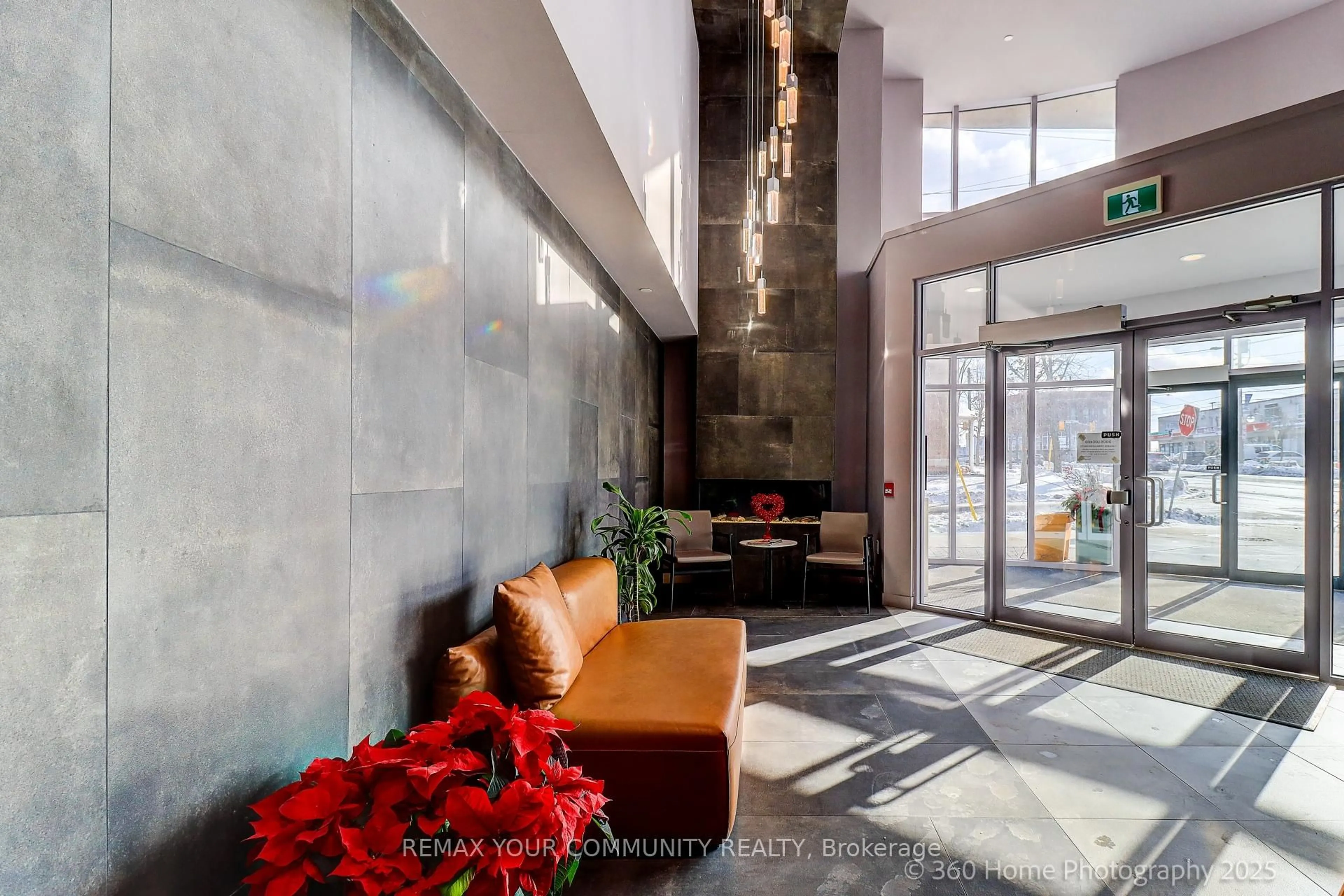 Lobby for 2433 Dufferin St #811, Toronto Ontario M6E 0B4