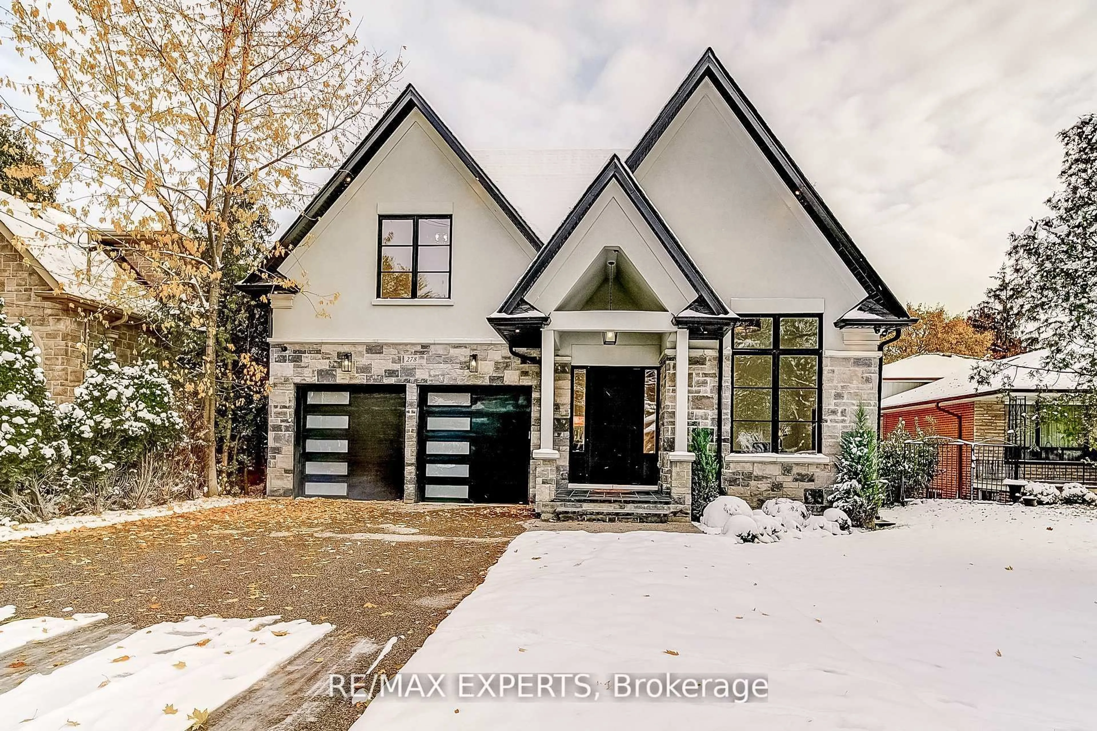 Home with brick exterior material, street for 278 Mineola Rd, Mississauga Ontario L5G 2G3